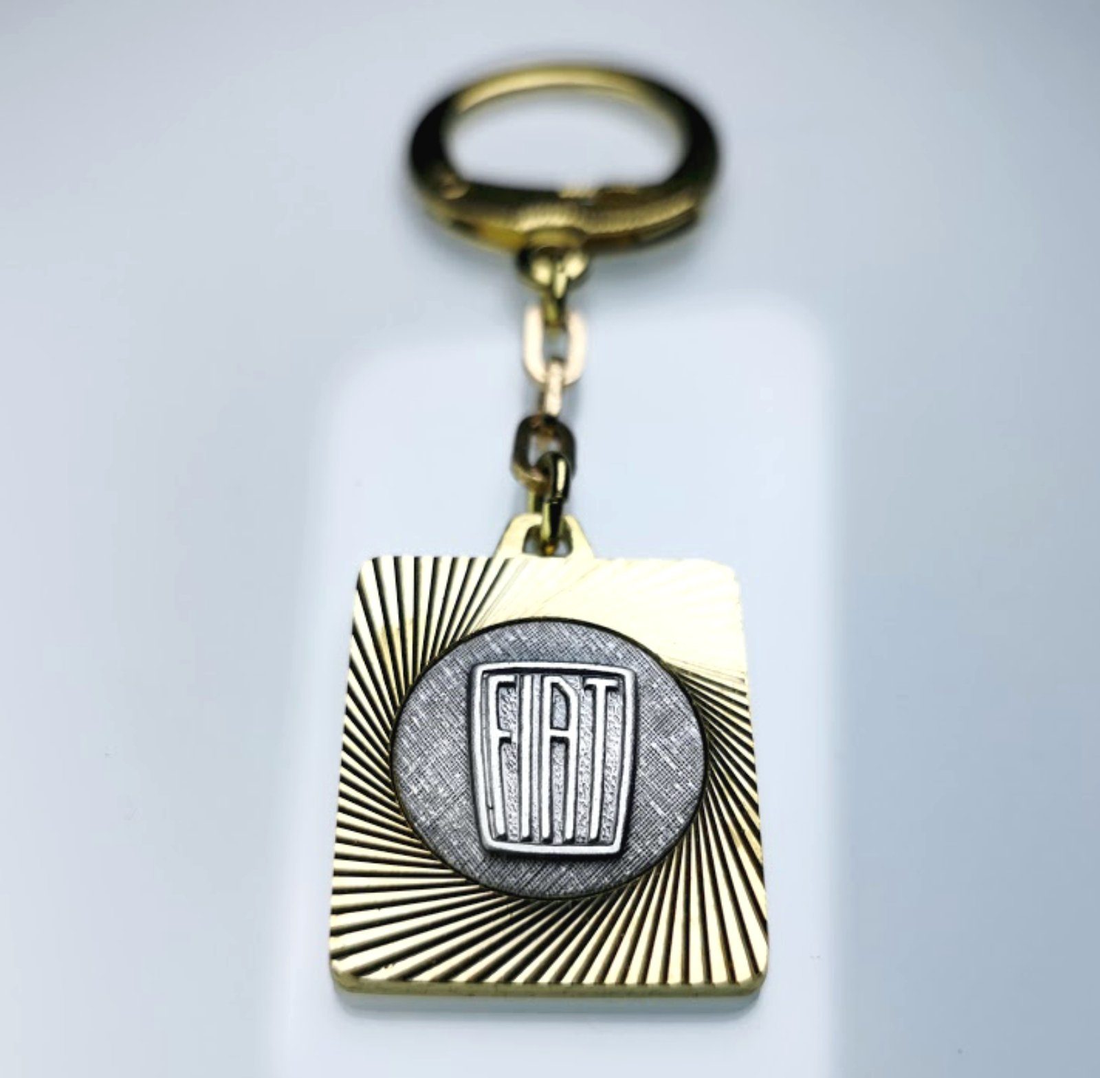 Autocomfort HR FIAT Diamantschliff Schlüssel Lüfterrad historischer Anhänger Metall Orig. Schlüsselanhänger 1958er