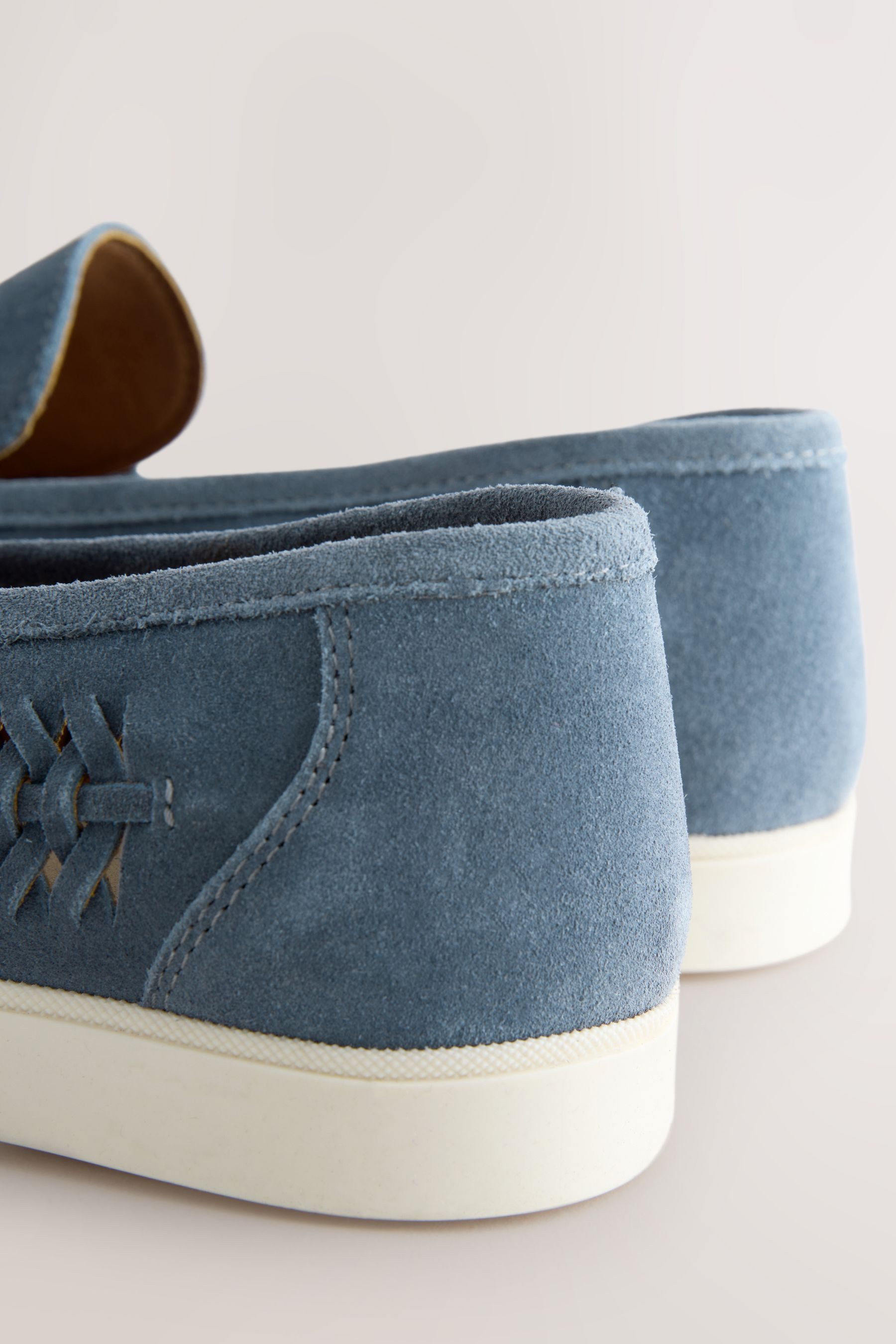 Next Loafer aus Veloursleder mit Quastendetails Loafer (1-tlg)