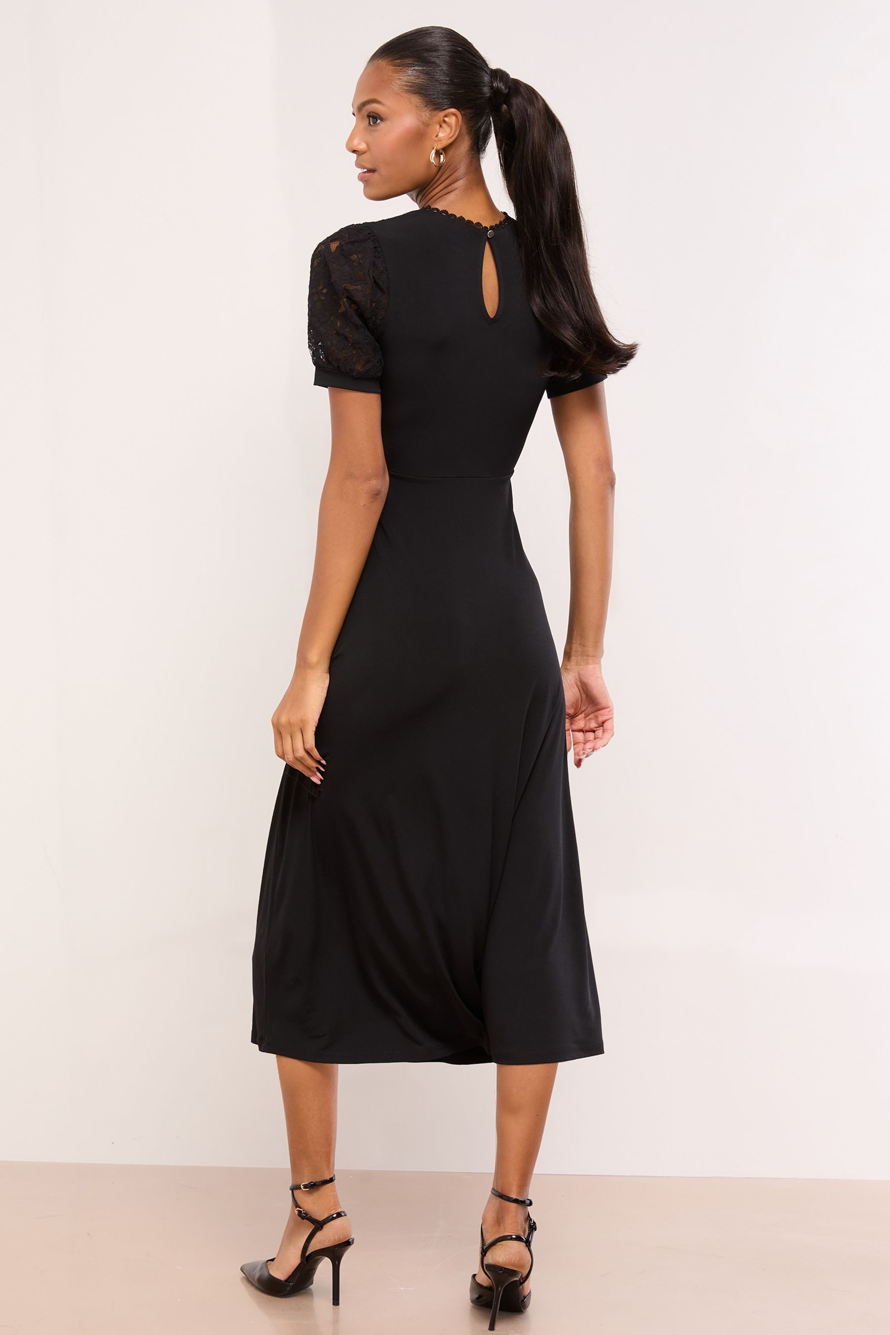 LIPSY Midikleid Lipsy Kurzärmeliges Jersey-Midikleid (1-tlg)
