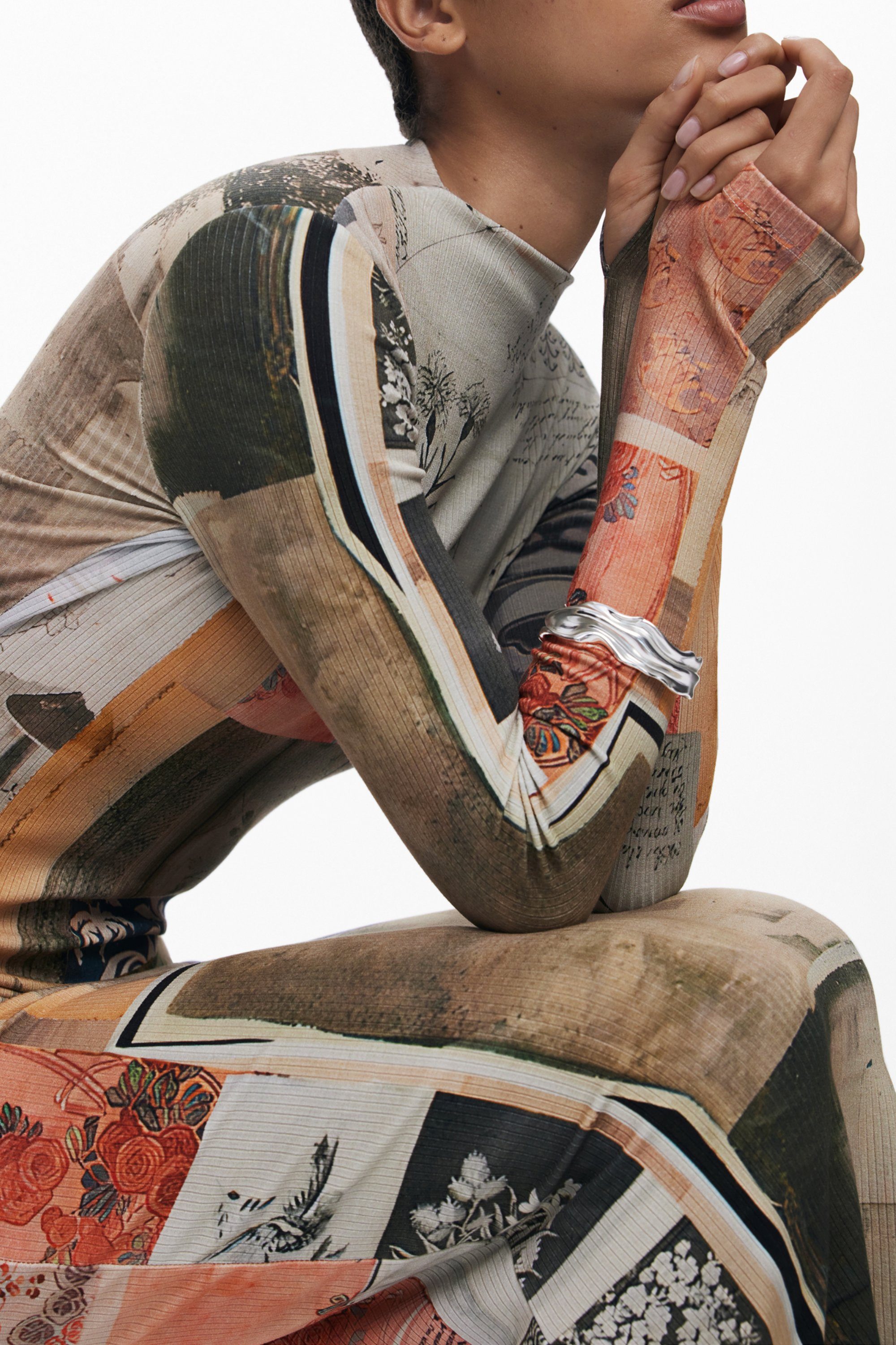 Desigual Partykleid Elegantes Langes Damenkleid Beige mit Kontrastdetails und Hohem Kragen