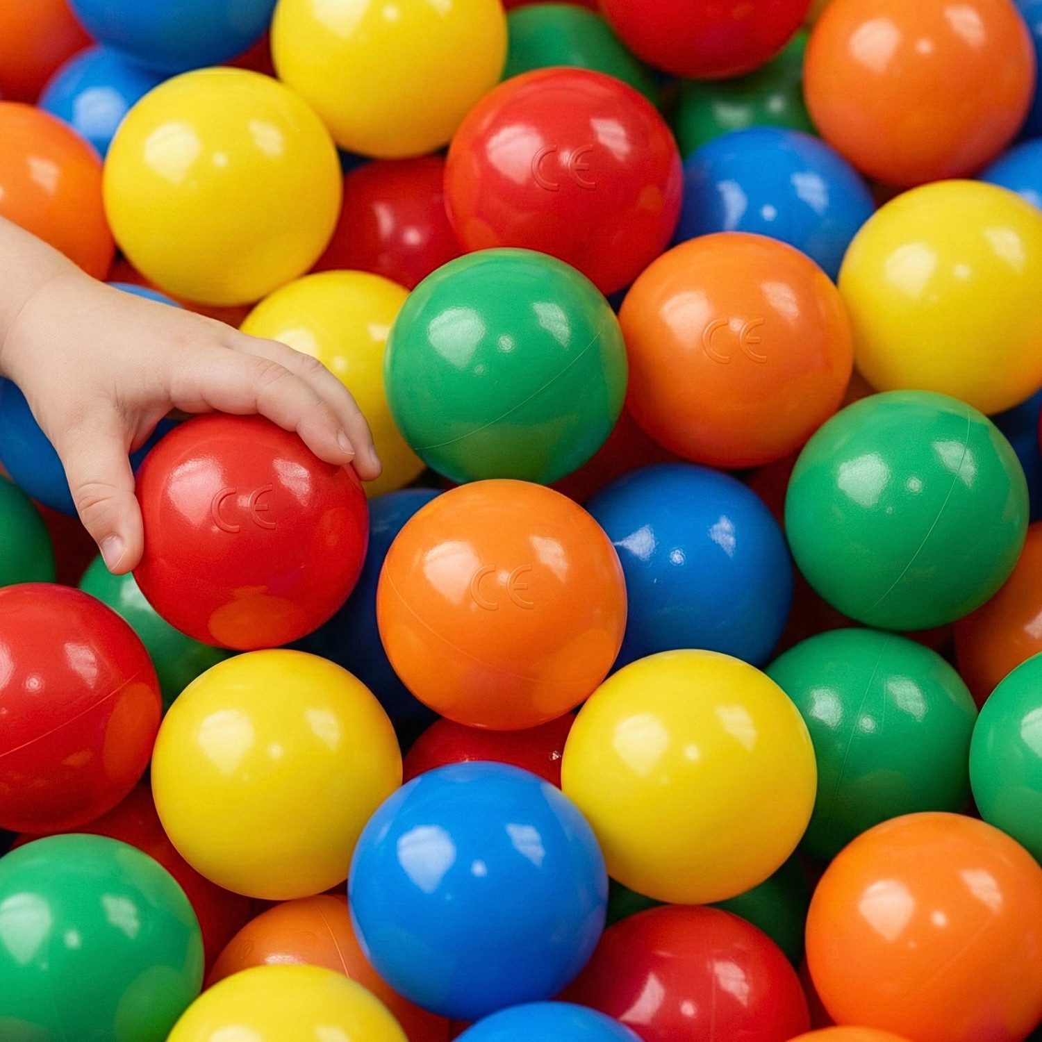 LittleTom Bällebad-Bälle Baby - 200 Bunte Bälle fürs Bällebad - 7cm Geprüfte Kinder Spielbälle (200-St), Ab dem 1. Tag: Babybälle zum Greifen - Plastikbälle für den Bällepool