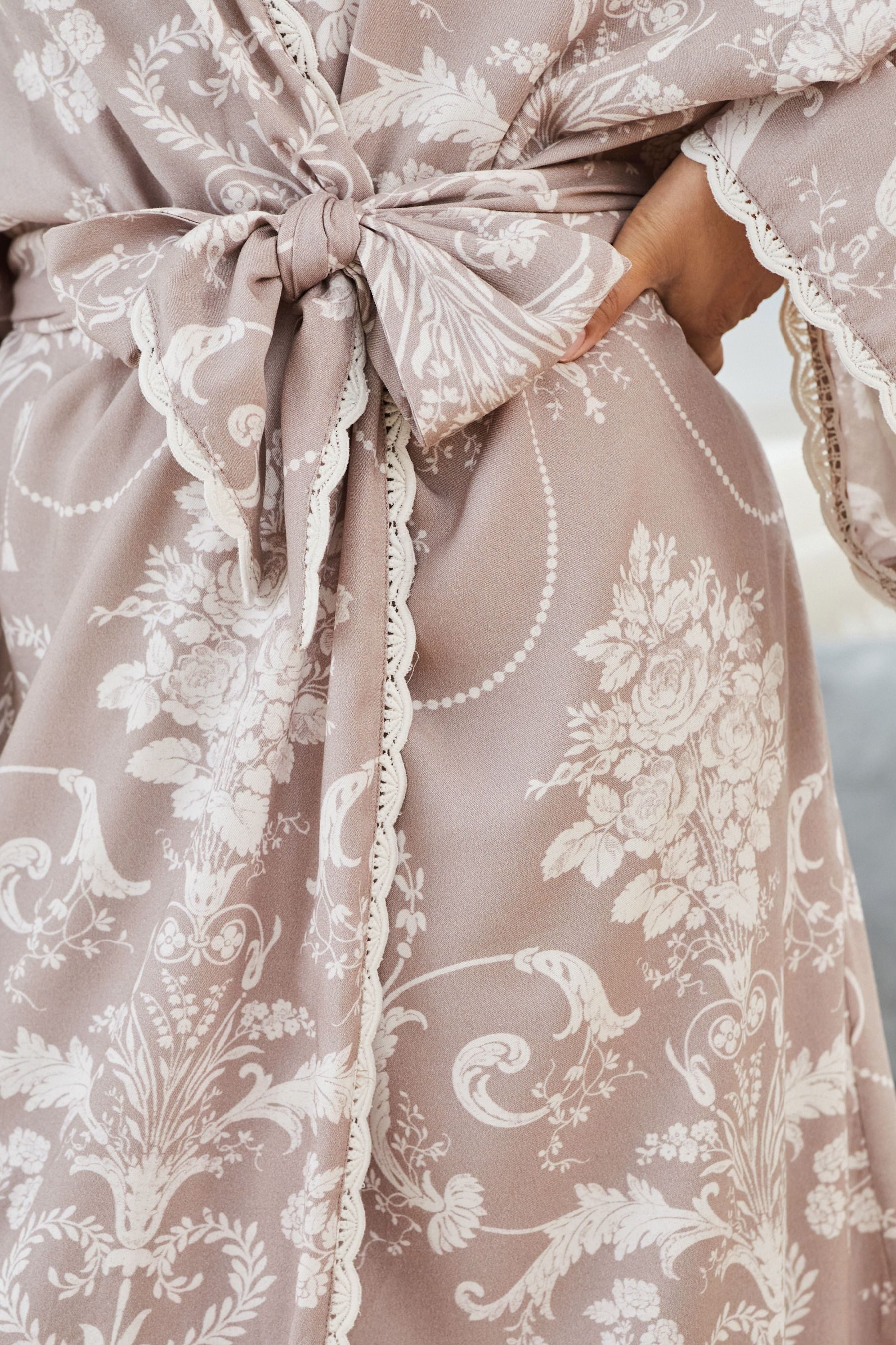 LAURA ASHLEY Morgenmantel Laura Ashley Josette Morgenmantel, Viskose