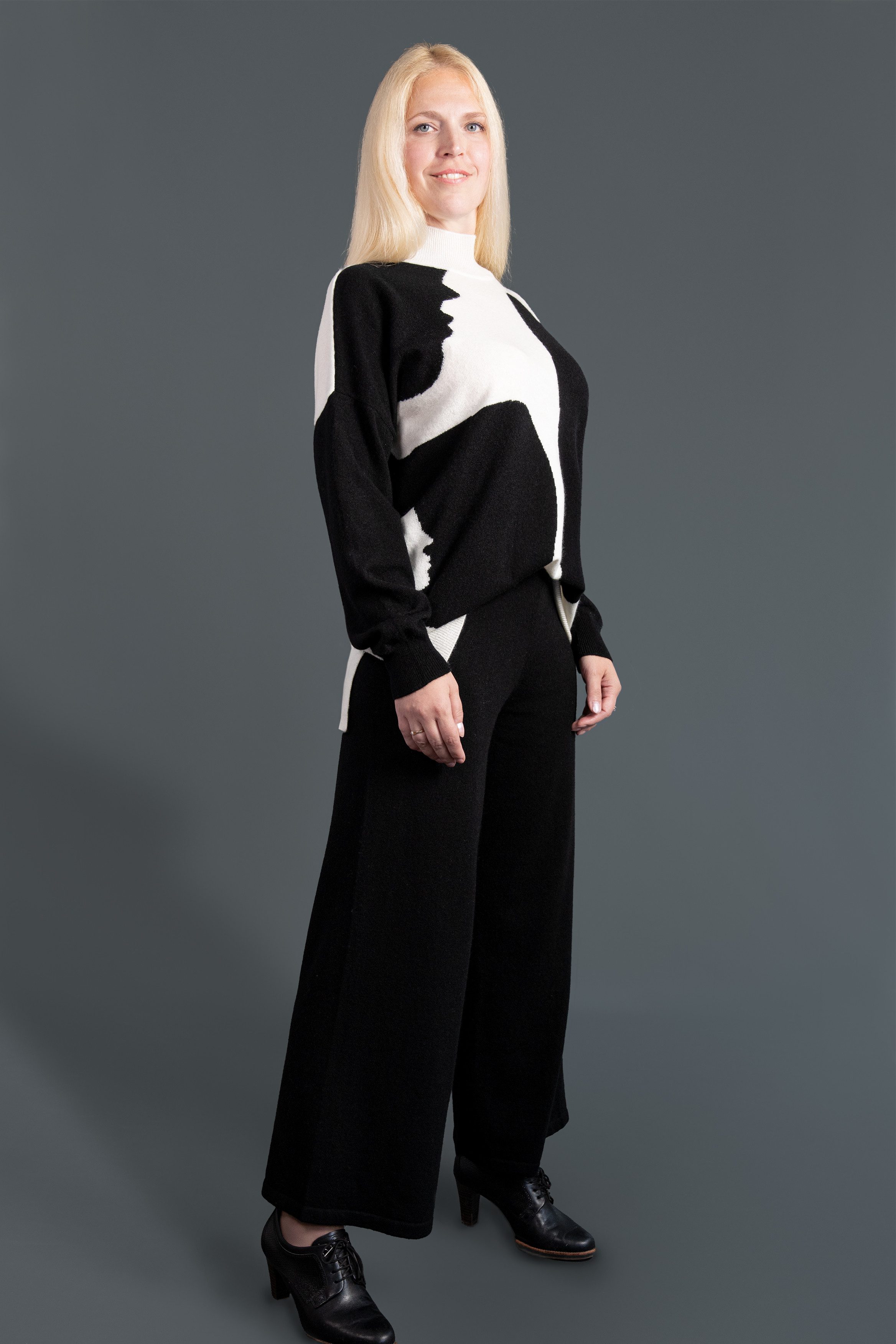 Ariun Kaschmirpullover Farbblock Design mit abstraktem Gesichmotiv günstig online kaufen