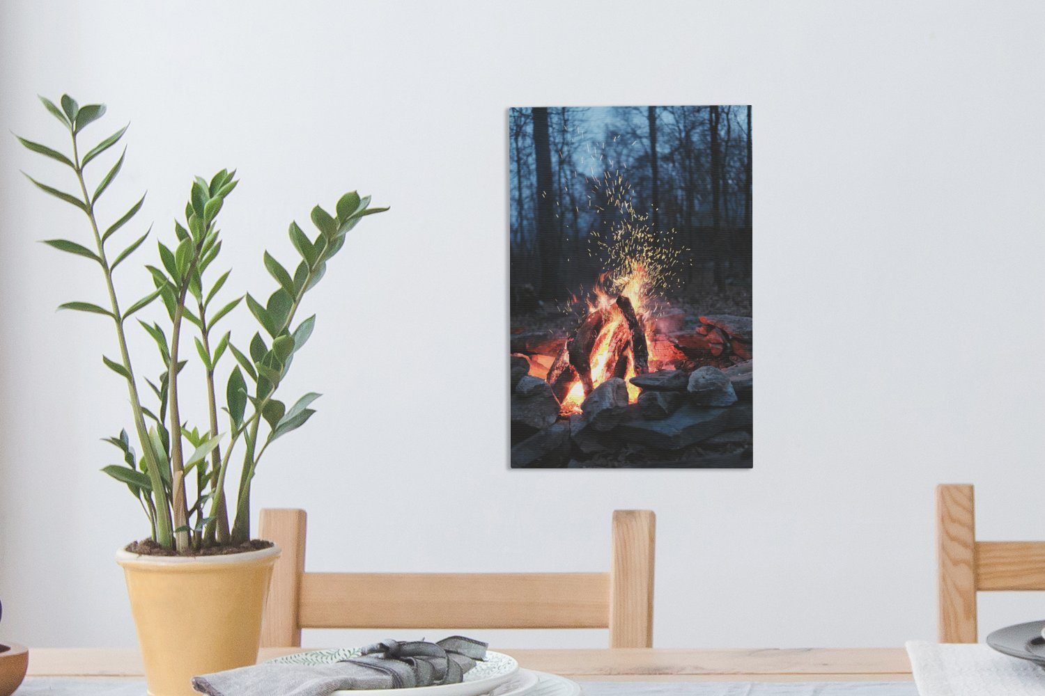 Camping, Gemälde, Wald cm bespannt Leinwandbild - inkl. OneMillionCanvasses® fertig Leinwandbild St), Lagerfeuer - 20x30 Zackenaufhänger, (1