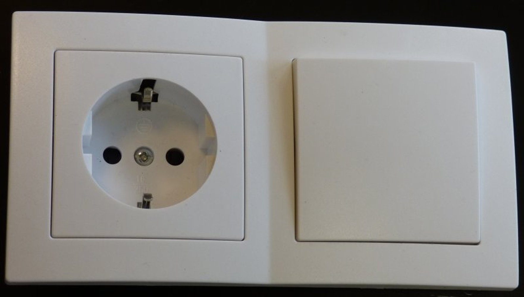 Lichtideen Schalter 7818 Levina Kunstst. 1x Steckdose + 1x Wechselschalter (Taster, Schalter, Anennendose, Steckdose mit USB lieferbar)