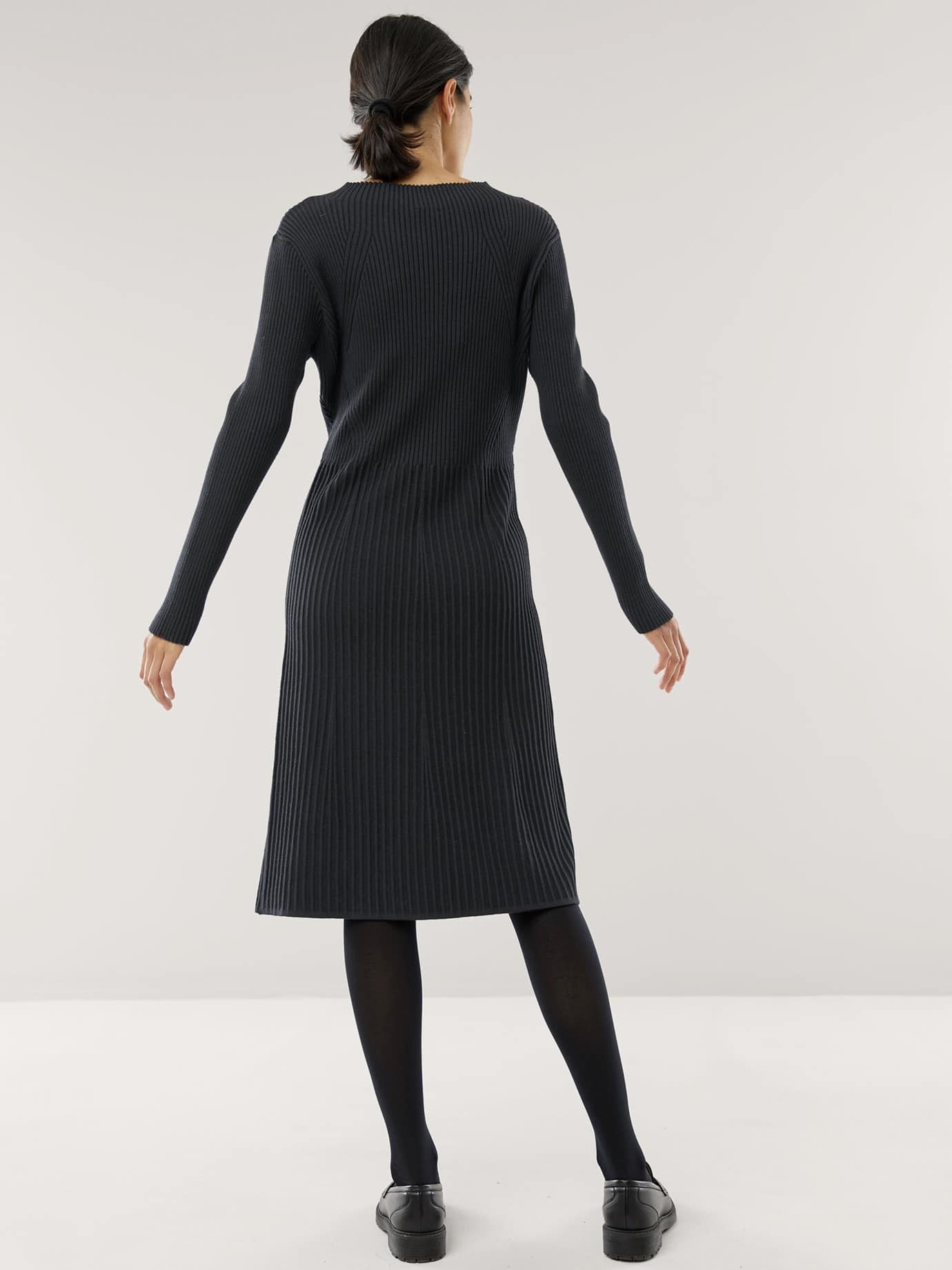 Walbusch Strickkleid Damen Figurschmeichler Strickkleid Viskosemix Langarm Hautfreundlicher Rippenstrick Stehkragen, knieumspielend, pflegeleicht – Bild 3 von 4