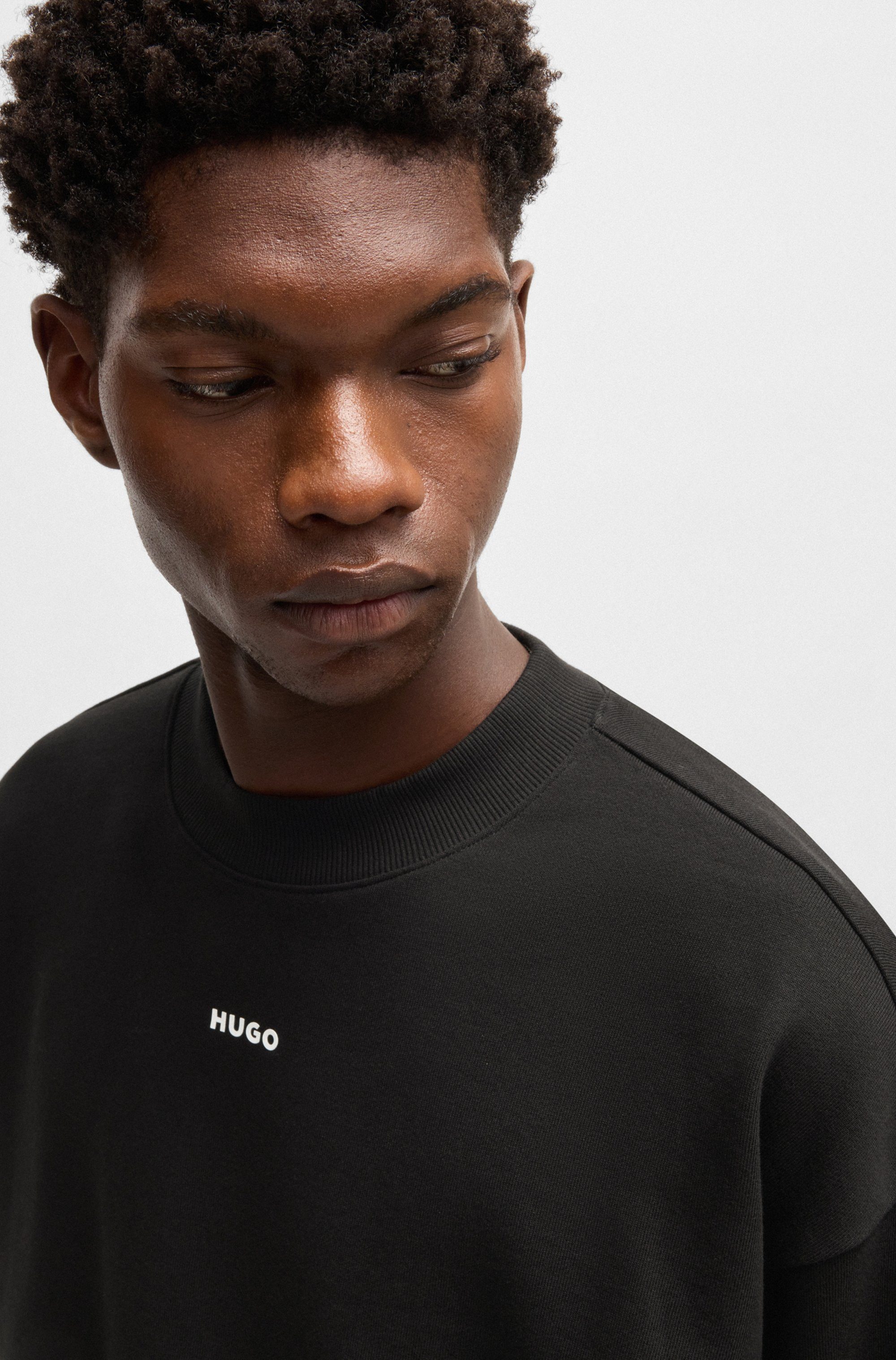 HUGO Sweatshirt Dapocrew Rundhalsausschnitt, Relaxed Fit, Logo-Druck