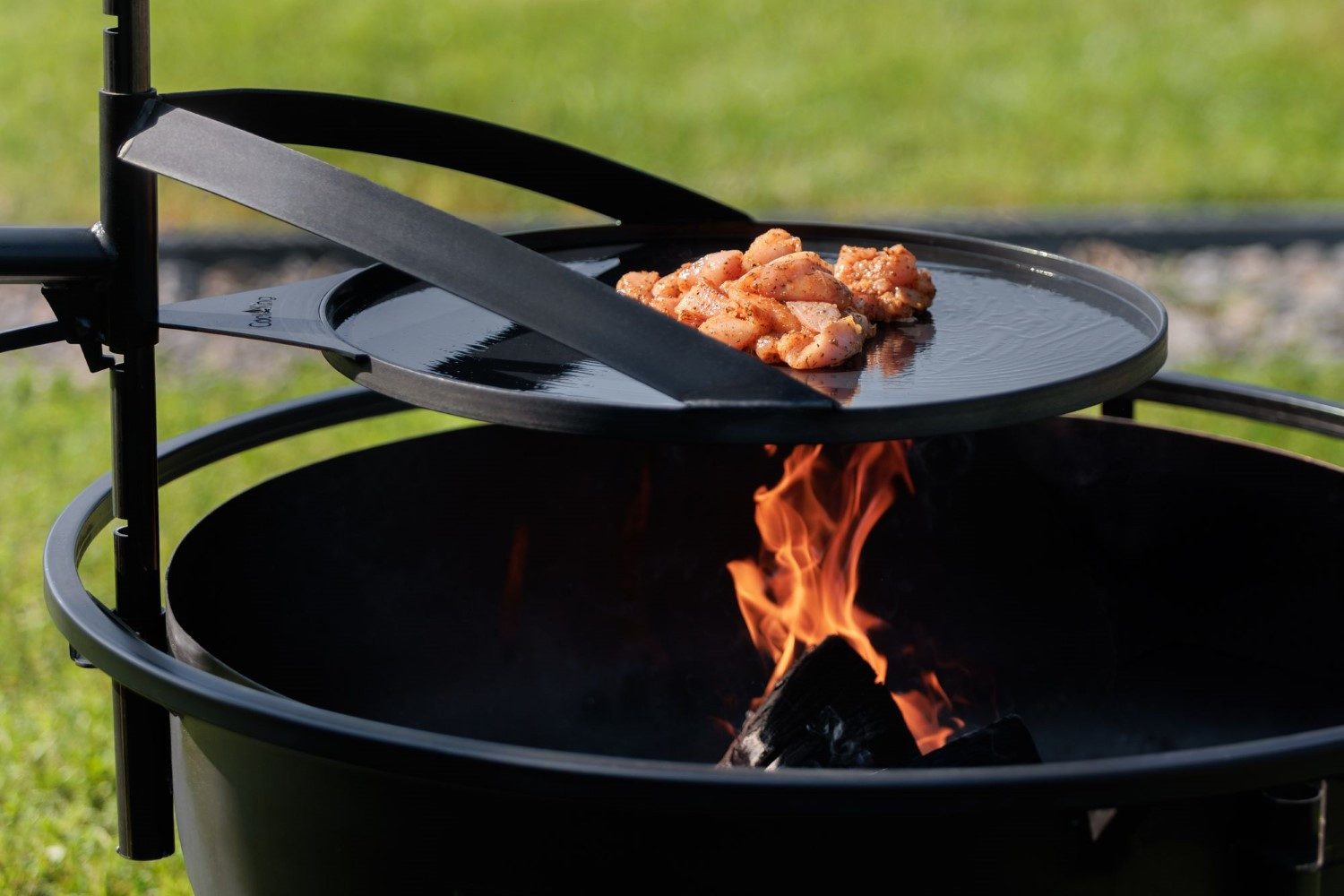 bene on fire Grillplatte Grillplatte rund mit Griff für Feuerschale Arizona X und Washington X, passend für die Feuerschalen Arizona X und Washington X