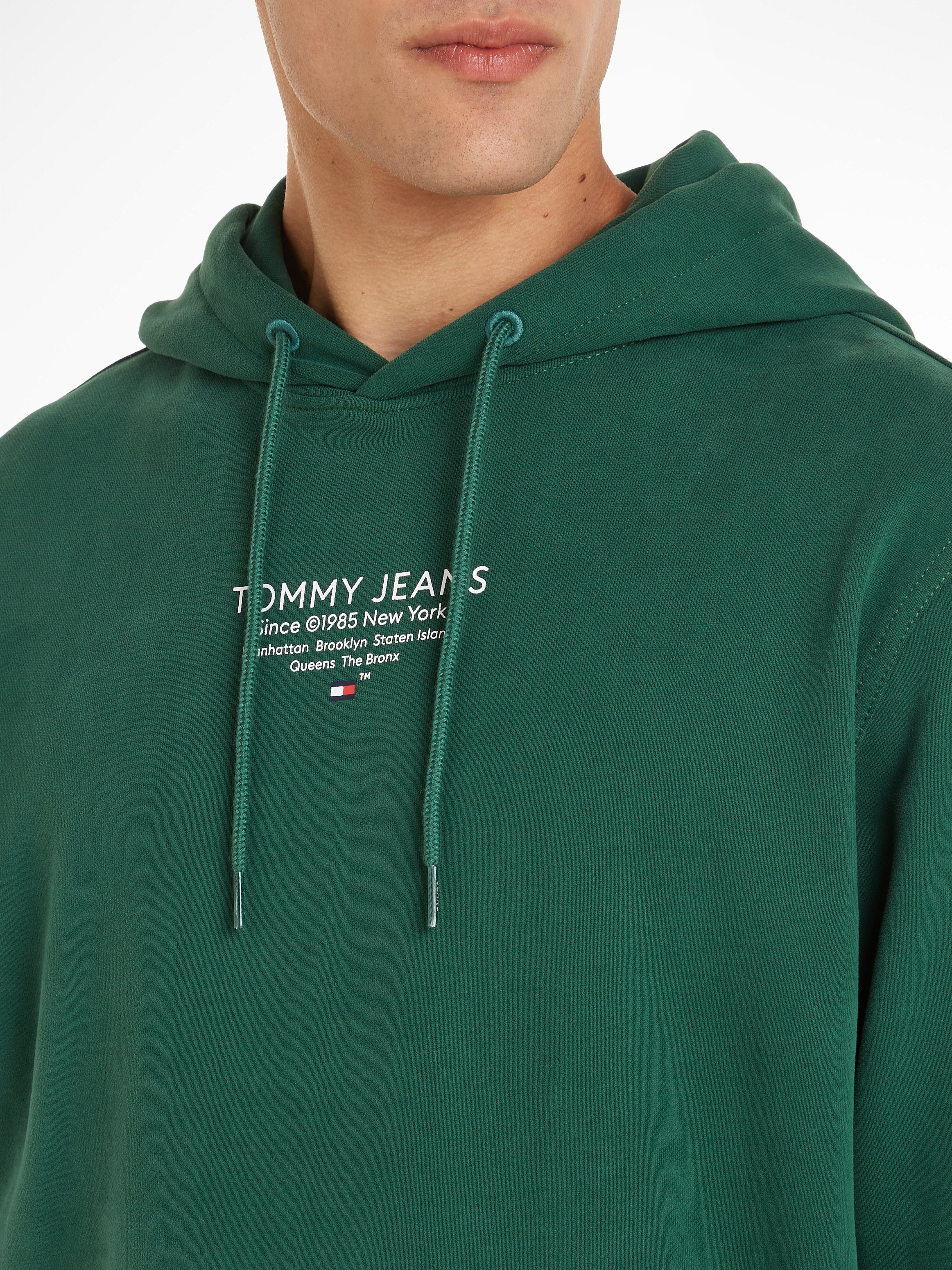 ESNTL GRAPHIC Jeans mit HOOD EXT Kordeln TJM Court REG Green Tommy Kapuzensweatshirt