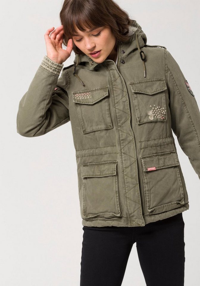 Superdry Cargojacke »ROOKIE DAKOTA JACKET« mit modischen Ethno-Stickereien Superdry Cargojacke »ROOKIE DAKOTA JACKET« mit modischen Ethno-Stickereien