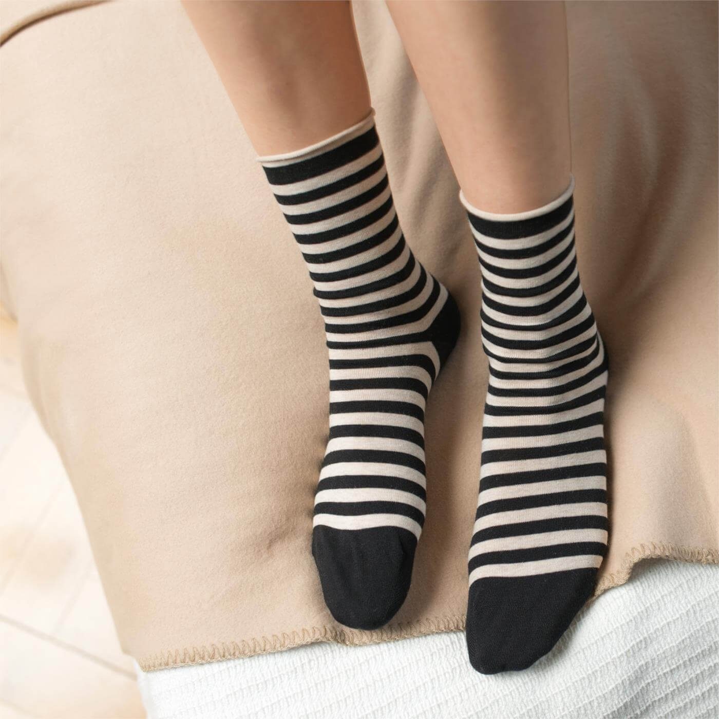 Wäsche/Bademode Socken LIVING CRAFTS Socken ALEXIS Mittelhoher Schaft mit leicht eingerolltem Abschluss
