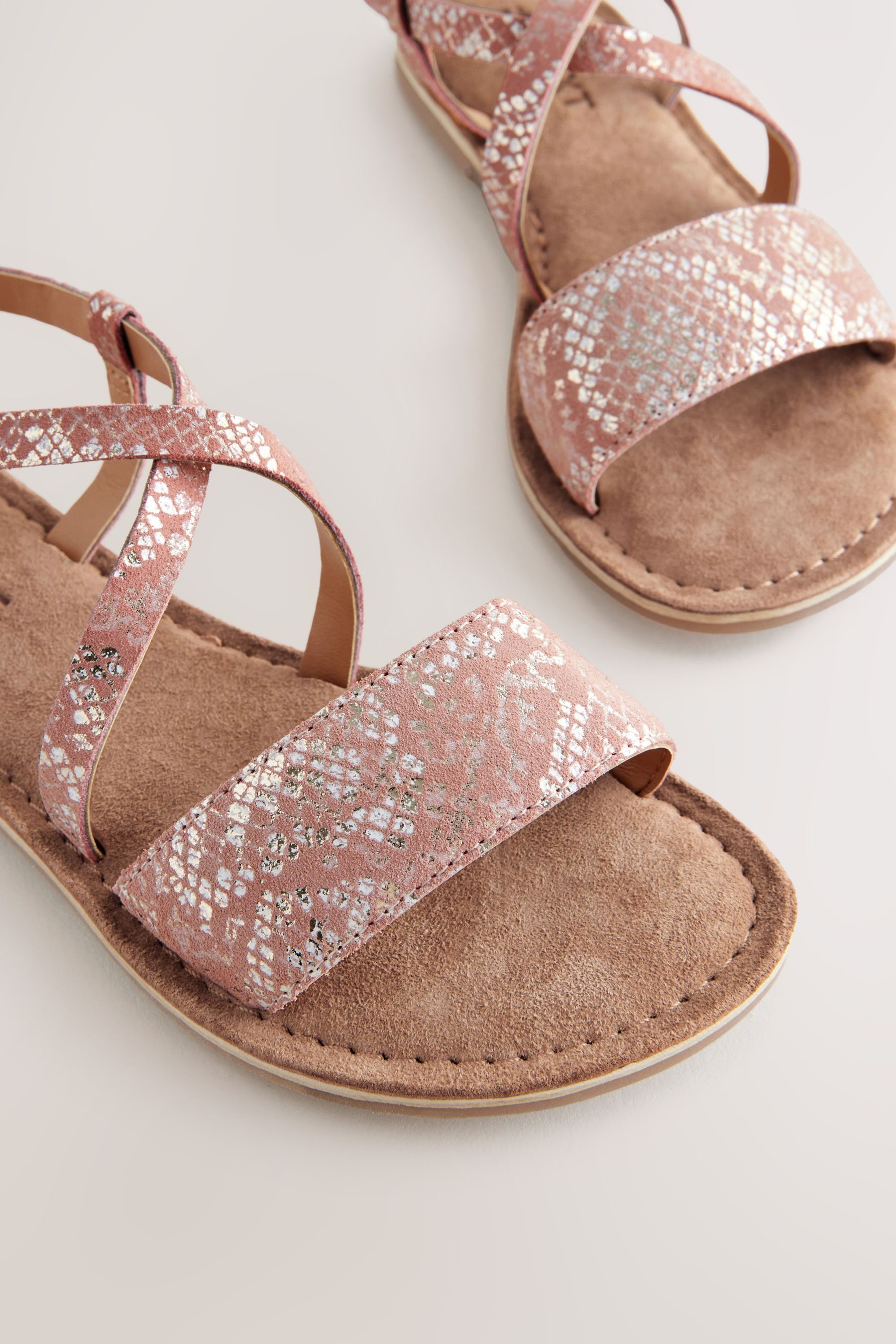 Next Riemensandale aus Leder mit Schnallenverschluss Riemchensandale (1-tlg)