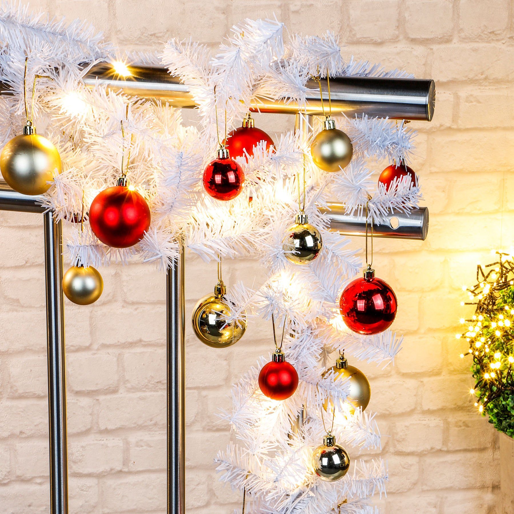 Spetebo LED-Girlande »LED Weihnachts-Girlande + Christbaumkugeln - weiß«,  Künstliche Tannengirlande 5 m Länge