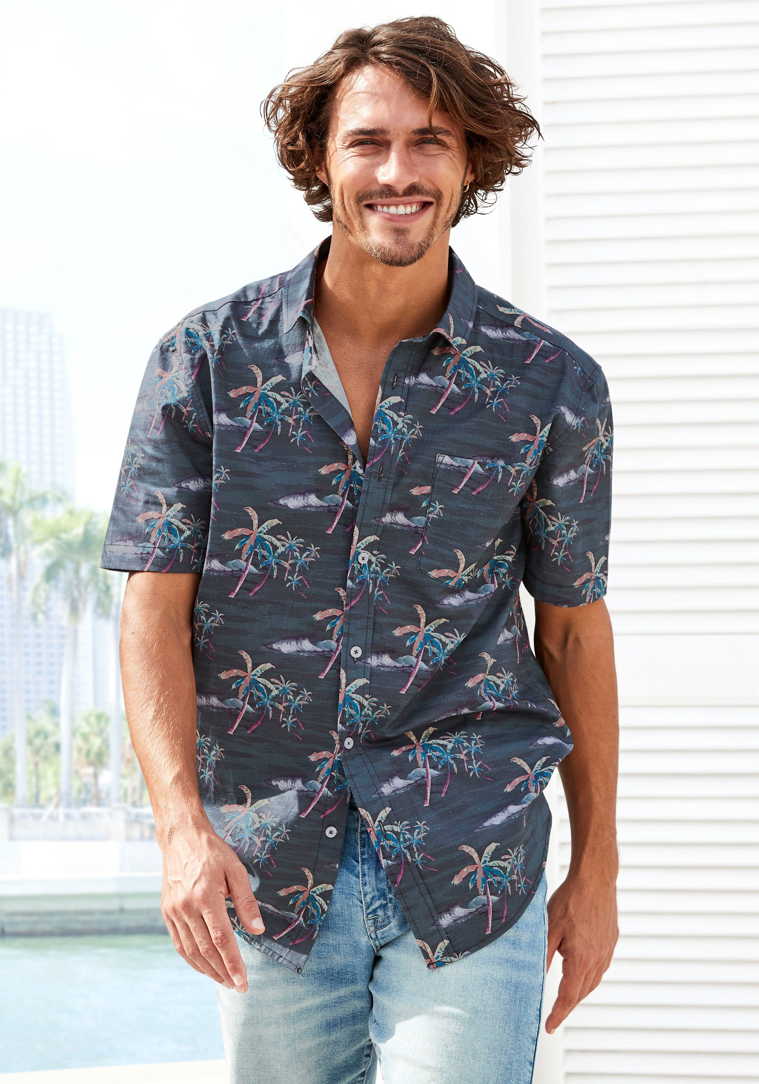 Beachtime Hawaiihemd Regular fit, Kurzarm, Freizeithemd mit Palmenprint, reine Baumwolle