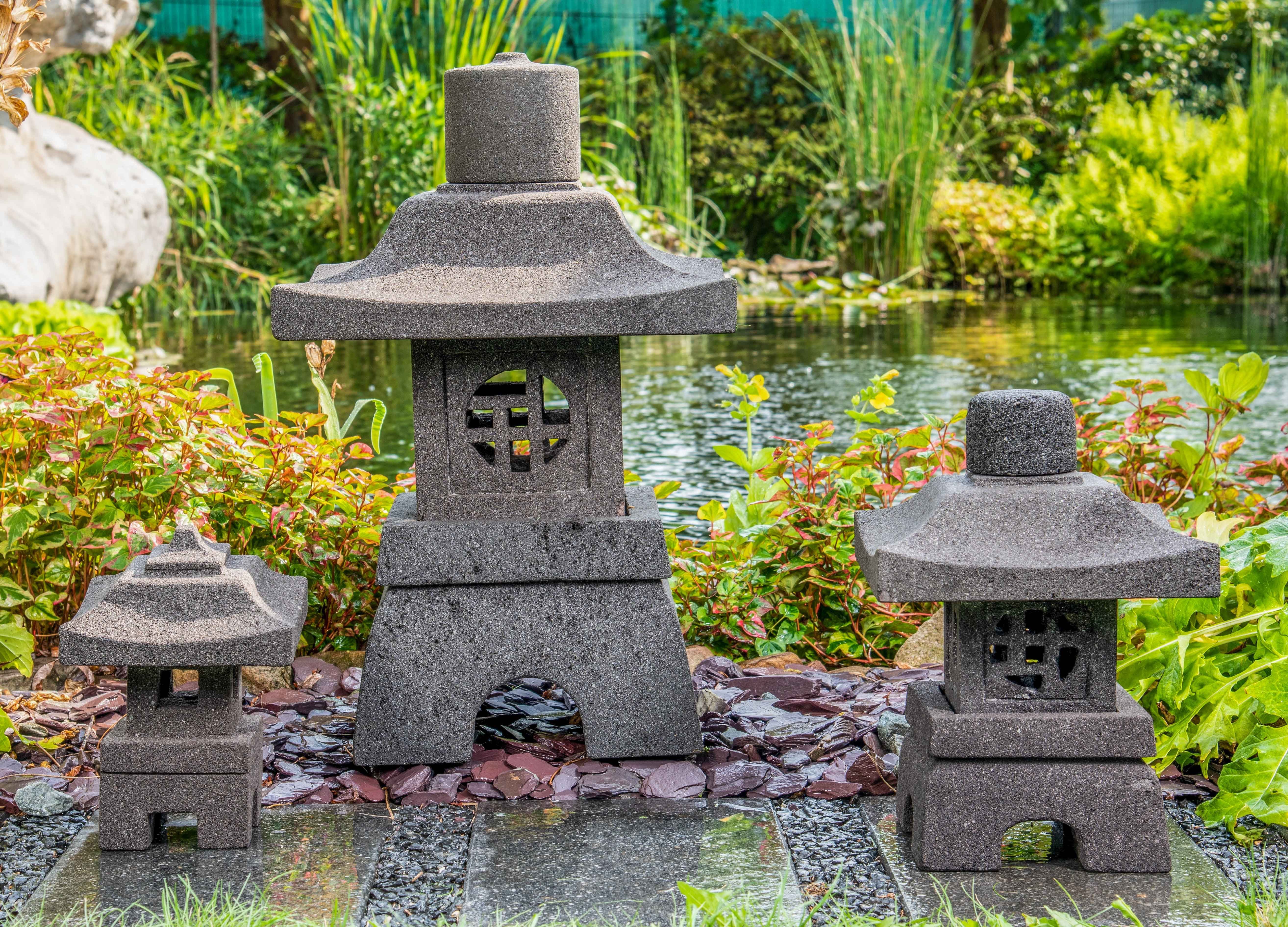 IDYL Gartenfigur OKI GATA I, (1 St), Lavastein – ein Naturprodukt mit leichten Einschüssen – wetterfest und frostsicher – Reine Handarbeit