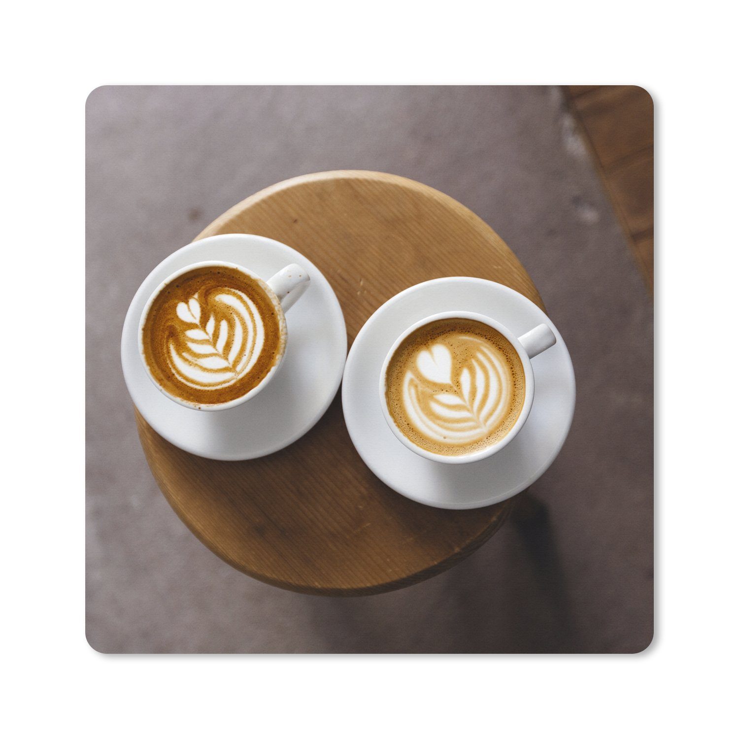 MuchoWow Gaming Mauspad Zwei Kaffeetassen mit Latte Art werden von oben gezeigt (1-St), Gaming, Rutschfester Unterseite, Mausunterlage, 80x80 cm, XXL, Großes
