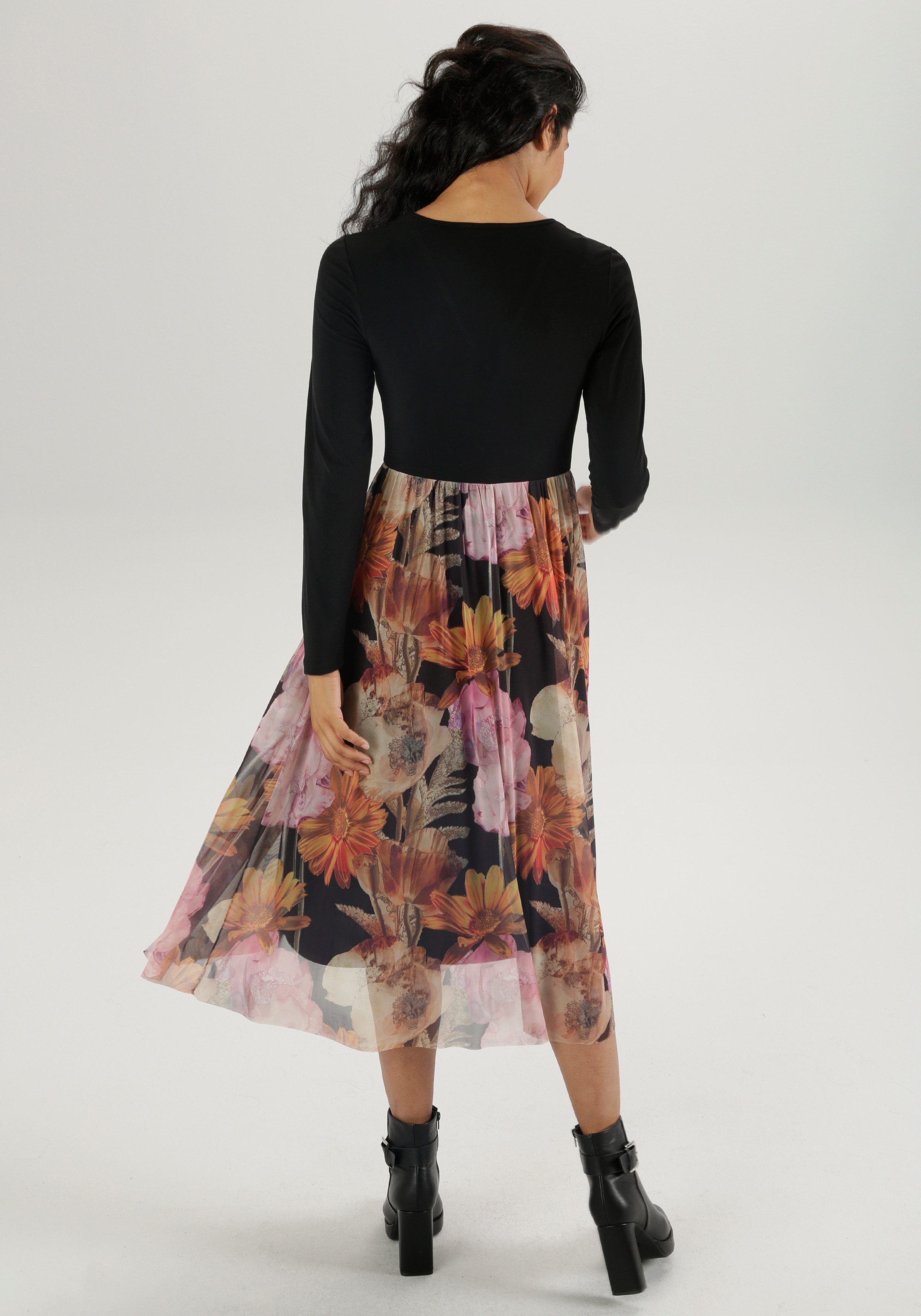 Aniston SELECTED Midikleid mit Raffung am V-Ausschnitt