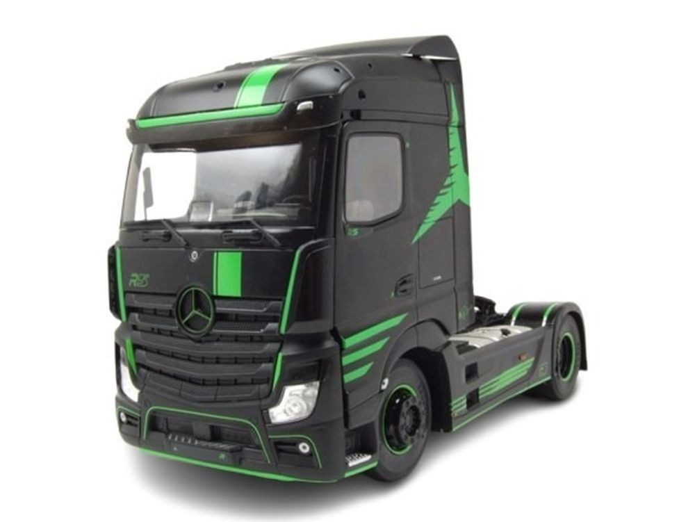 Solido Modellauto Mercedes Actros R5 Italian Collection Zugmaschine 2021 schwarz, Maßstab 1:24