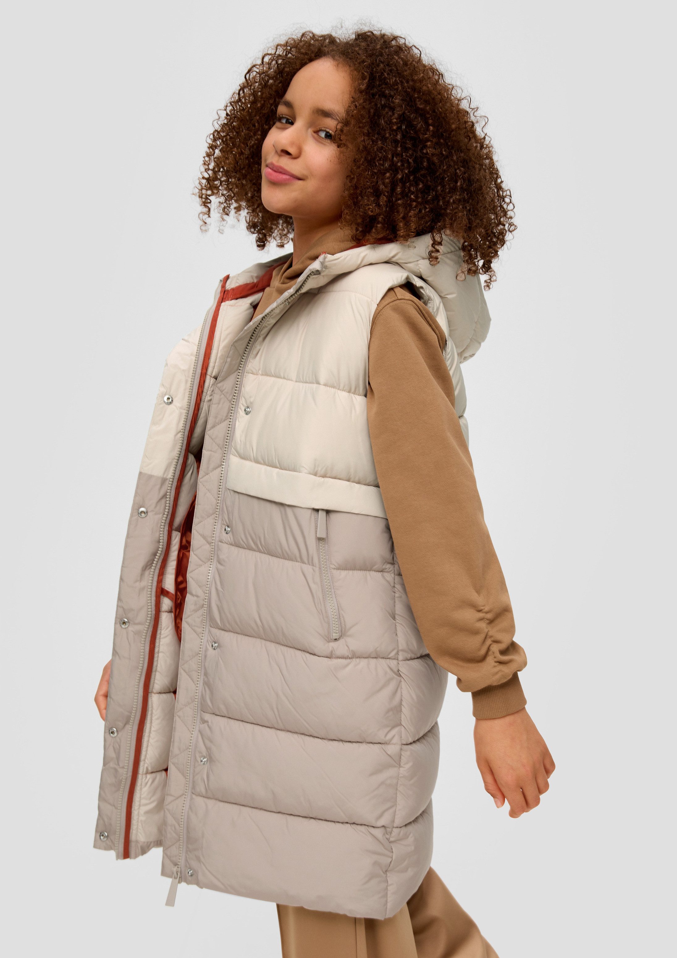 s.Oliver Outdoorjacke Outdoor-Weste Lange Steppweste in Colour-Blocking-Optik
