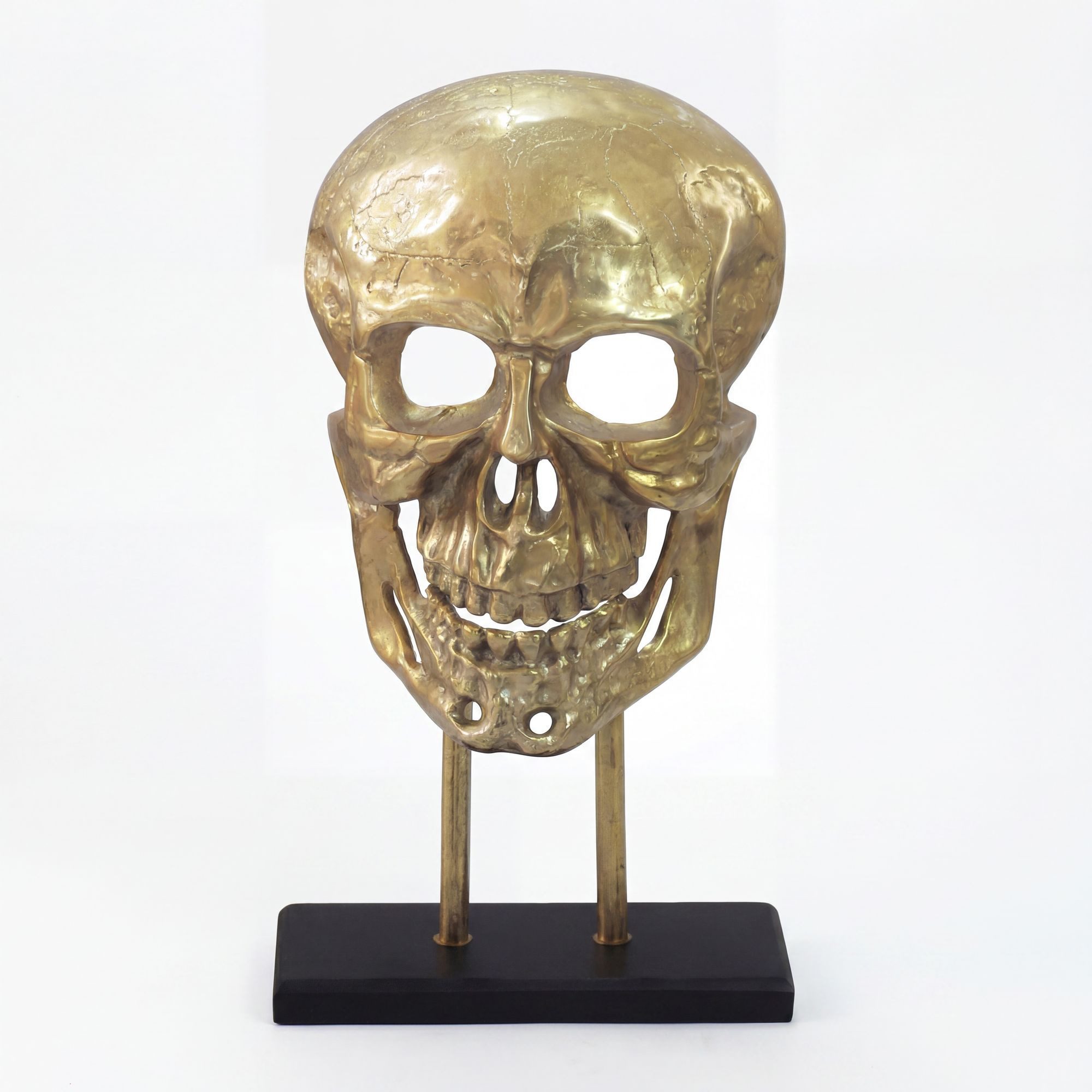 Wohnling Dekofigur WL7.705 Deko Totenkopf 57cm Aluminium Gold Schädel Dekoration Skull (Stabiler schwarzer Sockel für festen Stand), Komplett montiertes und fertiges Accessoire