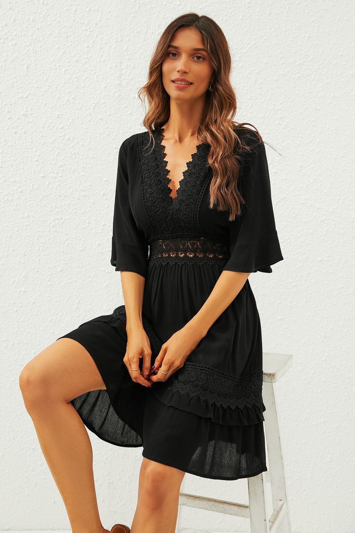 FS Collection Minikleid Damen Minikleid aus Baumwolle mit V-Ausschnitt und Spitzendetails (XS (EU:36 / UK:8) · S (EU:38 / UK:10) · M (EU:40 / UK:12) · L (EU:42  – Bild 5 von 5