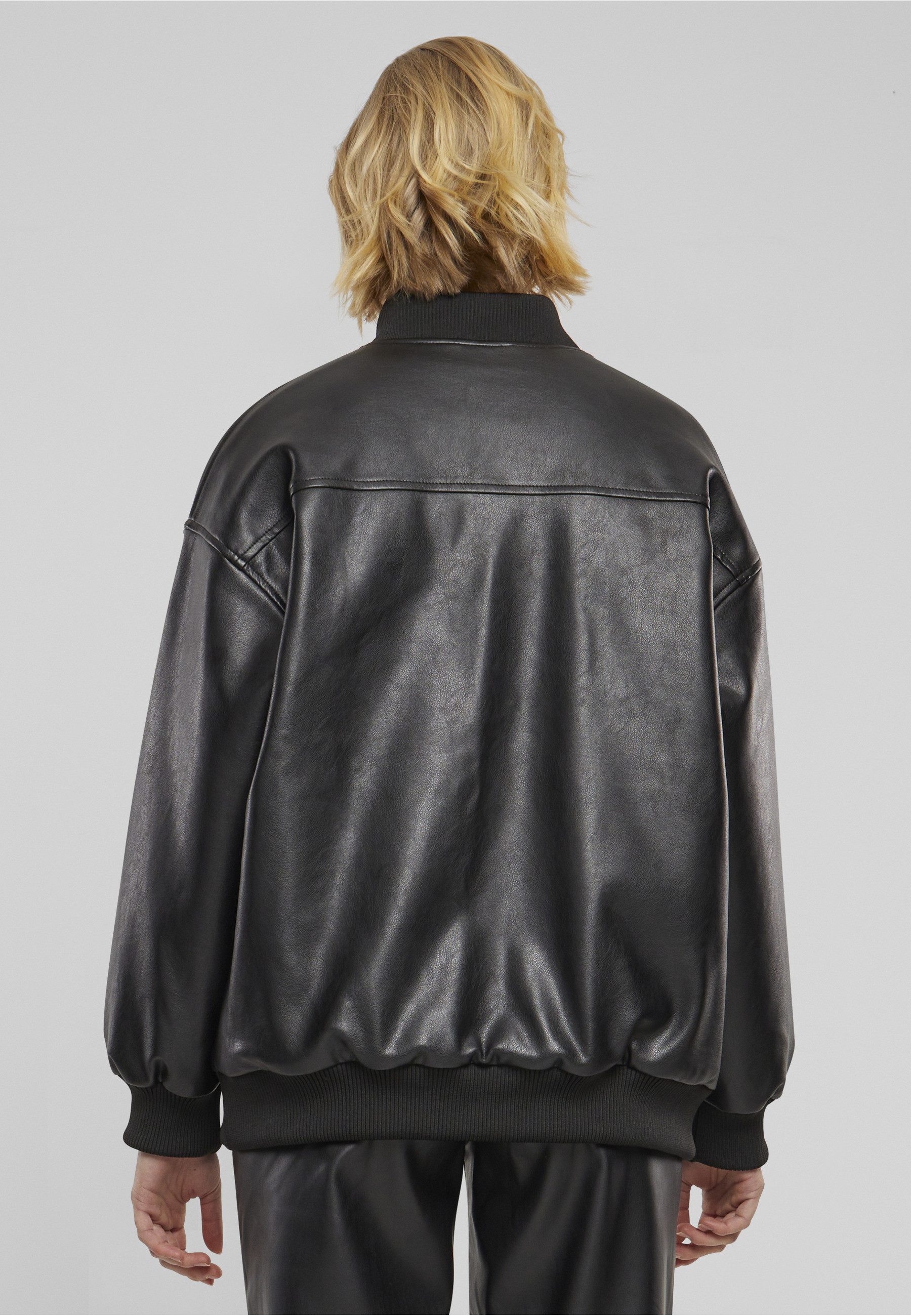 URBAN CLASSICS Ledermantel Urban Classics Ladies Synthetic Leather Bomber Jacket – Bild 5 von 5