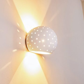 hofstein Wandleuchte »Arsiera« Wandlampe aus Keramik in Weiß mit Lochmuster, ohne Leuchtmittel, mit Up & Down-Effekt, 1xG9, Innen mit handelsüblichen Farben bemalbar