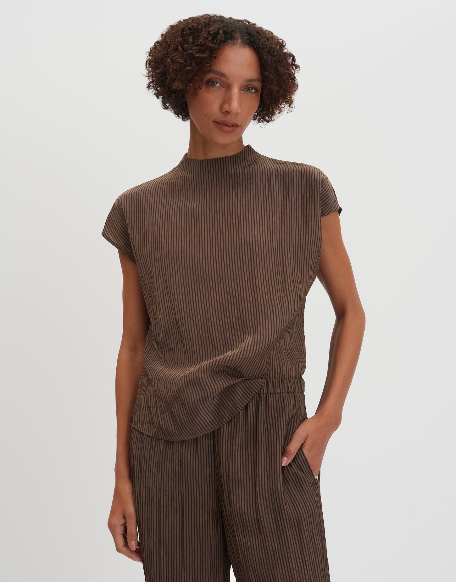 someday Kurzarmbluse Zava aus Webware mit Streifenmuster Mit feinem Glanz und Rückenschlitz für elegante Looks