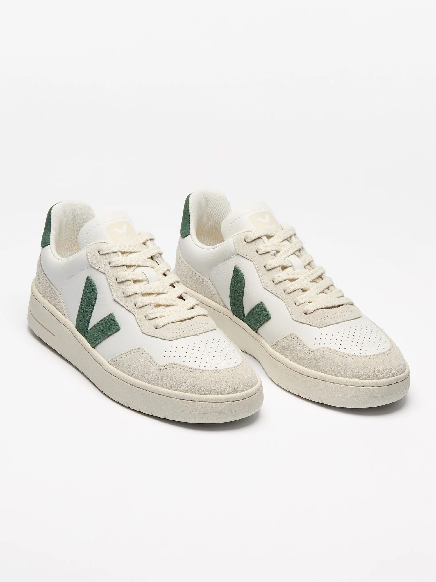 VEJA V-90 Sneaker