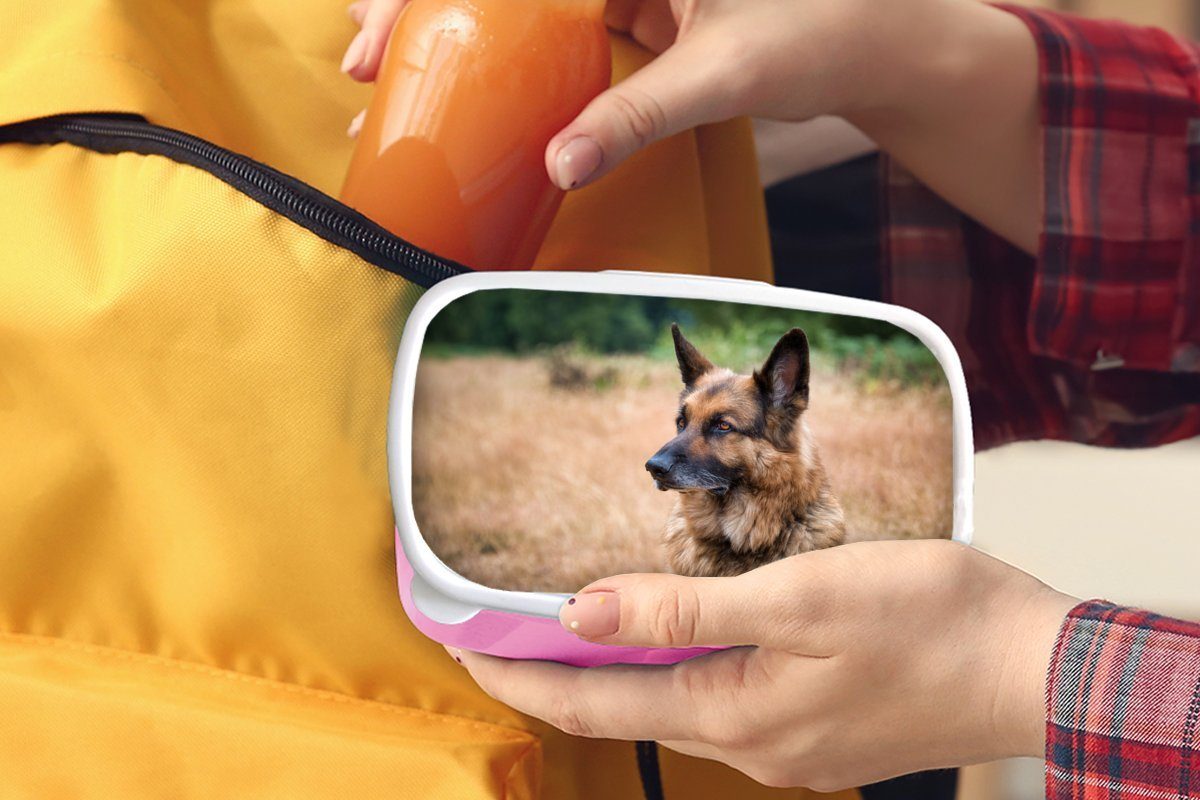 MuchoWow Lunchbox Ein Deutscher mit Kinder, rosa Kunststoff, (2-tlg), Brotbox Kunststoff Snackbox, Brotdose für Erwachsene, Ohren, aufgestellten Mädchen