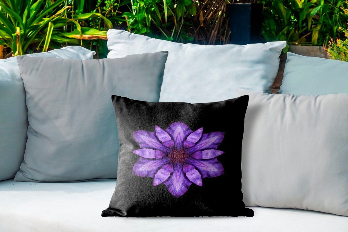 MuchoWow Dekokissen Ein lila Clematis Kissenbezüge, Dekokissen, Hintergrund, Dekokissenbezug, Kissenhülle, Outdoor Mandala auf schwarzem