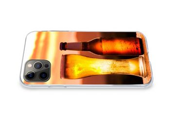MuchoWow Handyhülle Bier bei Sonnenuntergang vor einer Bergkulisse, Handyhülle Apple iPhone 12 Pro, Smartphone-Bumper, Print, Handy