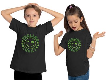 MyDesign24 T-Shirt Kinder Smiley Print Shirt bedruckt - Zwinkernder Smiley Feeling Lucky Bedrucktes Jungen und Mädchen T-Shirt, i295