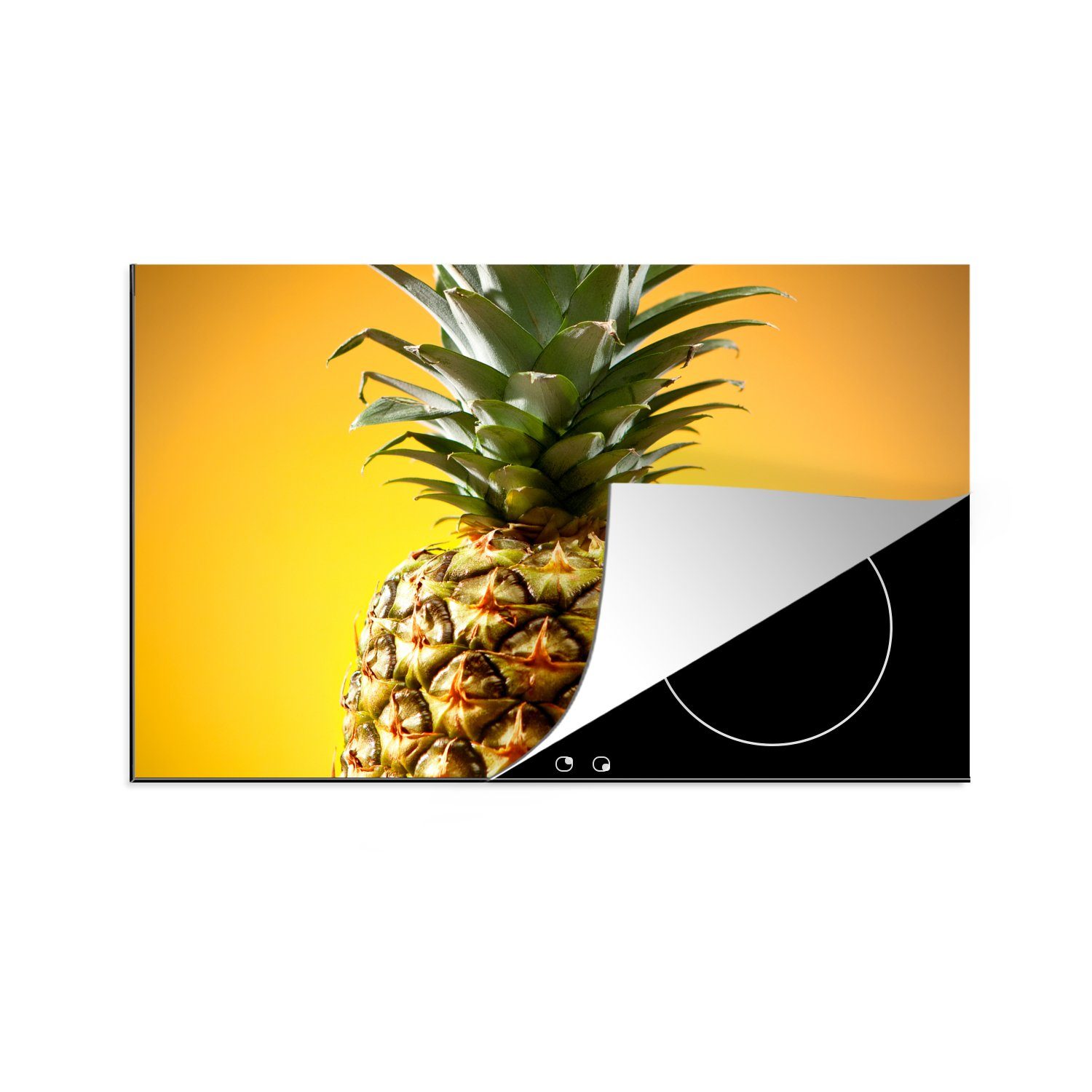 MuchoWow Herdblende-/Abdeckplatte Eine Ananas vor einem orangefarbenen Hintergrund, Vinyl, (1 tlg), 81x52 cm, Induktionskochfeld Schutz für die küche, Ceranfeldabdeckung