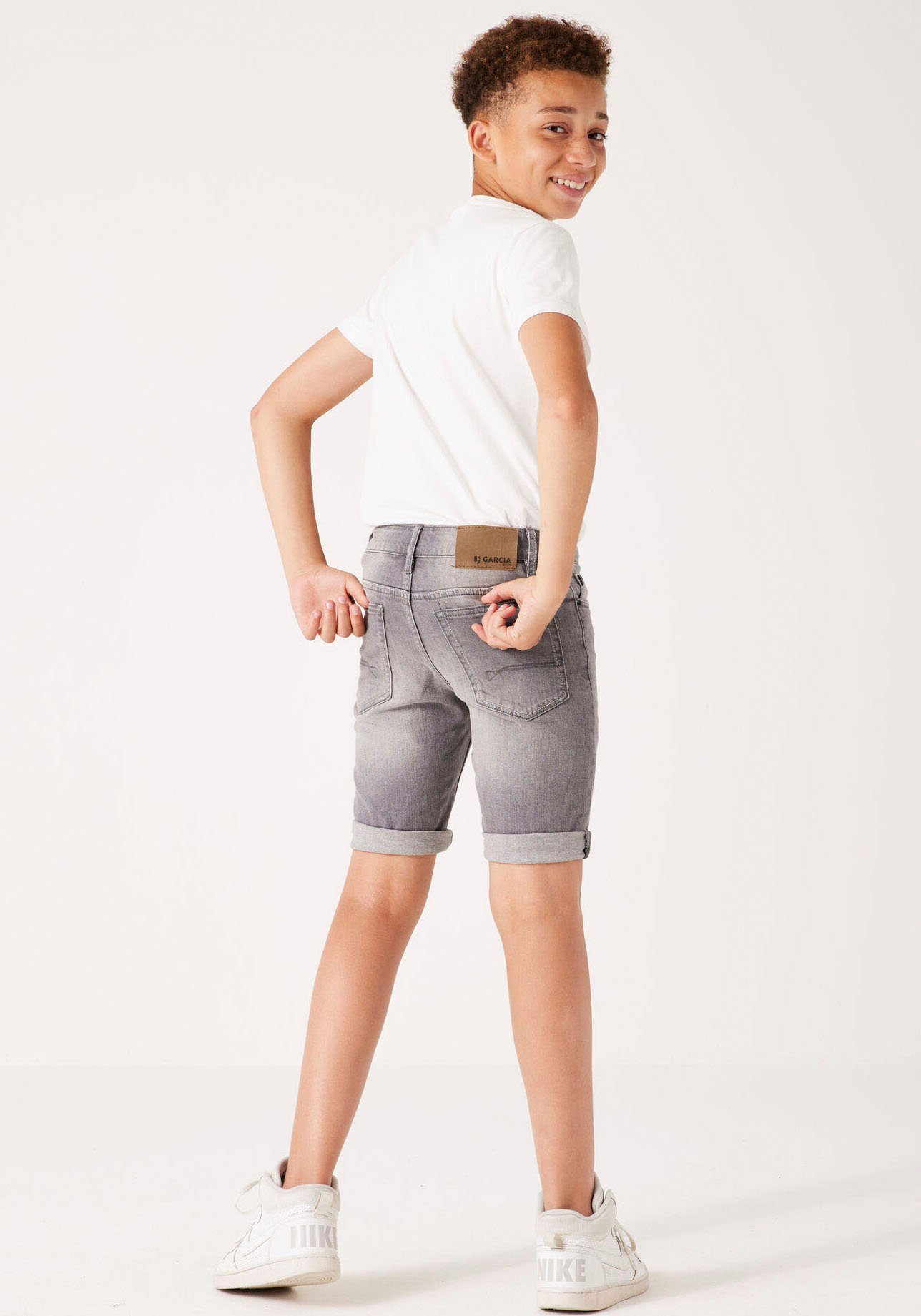 Garcia Jeansshorts Tavio mit Used-Effekten used grey