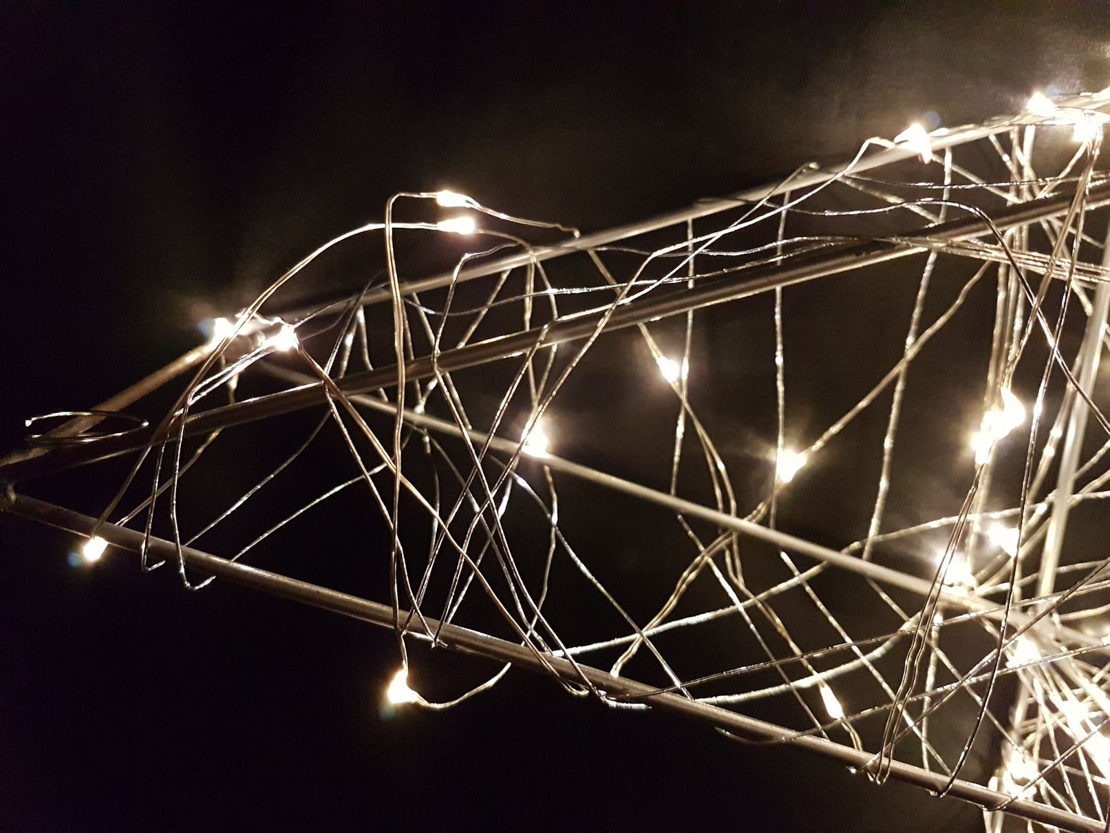 Spetebo LED Stern LED Metall Stern silber mit Timer 38 cm - 80 LED, Timer, warm weiß, Weihnachts Fenster Deko für Außen