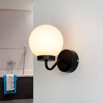 Licht-Erlebnisse Wandleuchte TOGO, ohne Leuchtmittel, Wandlampe mit Schalter IP44 Kugelschirm Badezimmerleuchte