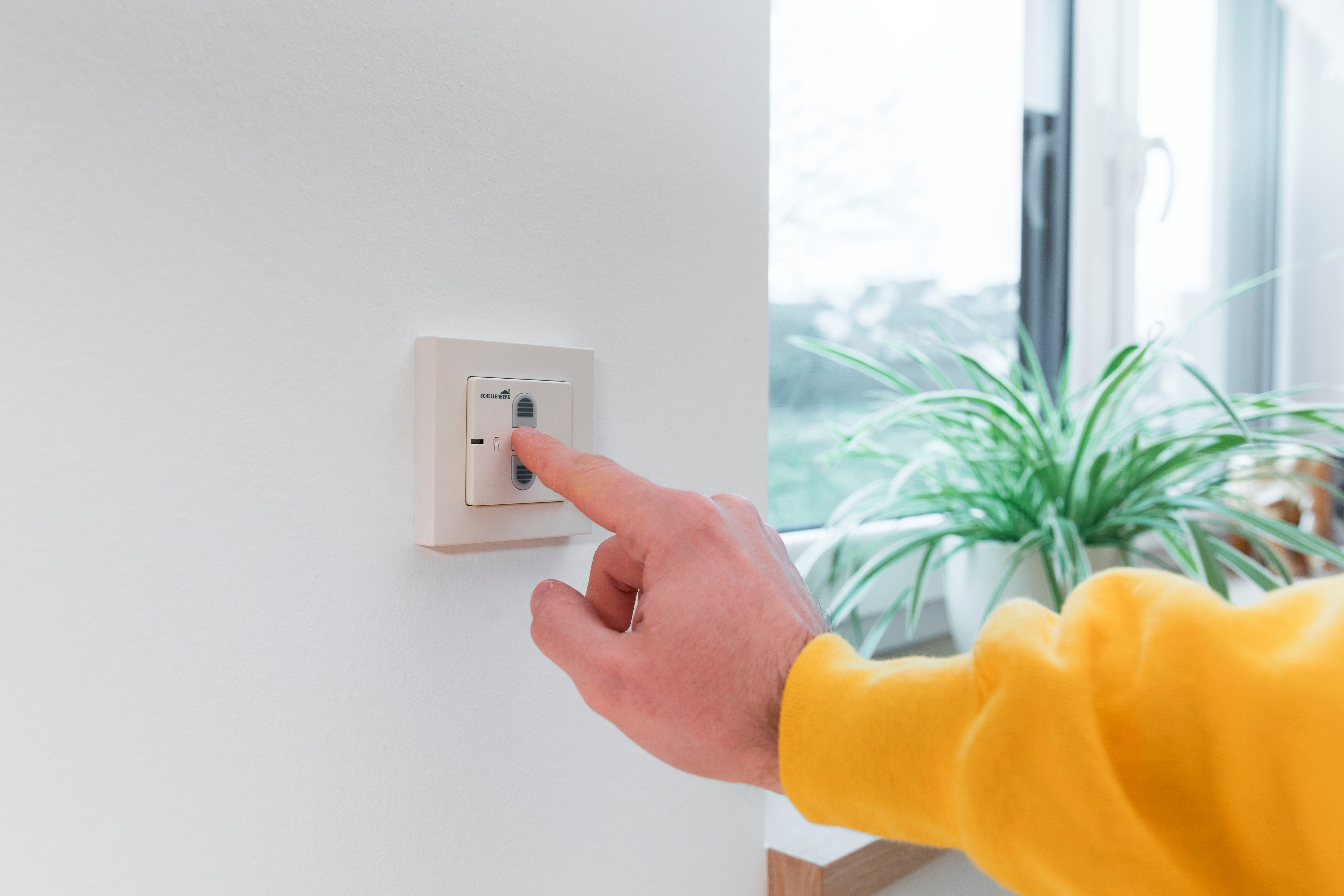 SCHELLENBERG Rollladen-Funksteuerung Unterputz, Smart Home Funk-Rollladenschalter, für Rollläden & Markisen, zur Funk-Nachrüstung für mechanische Antriebe, weiß