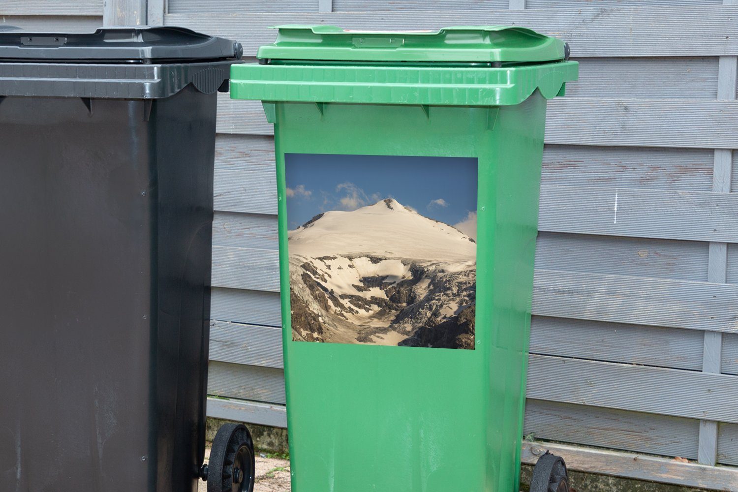 Mülltonne, auf einen Mülleimer-aufkleber, Die (1 in Nationalpark Gletscher Abfalbehälter Hohe Tauern St), MuchoWow im Sticker, Wandsticker scheint Sonne Container,