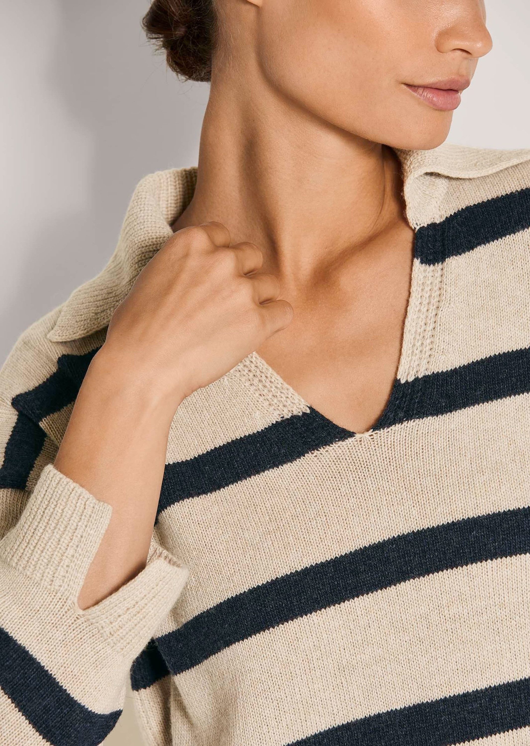 MADELEINE Strickpullover Stilvoller Wollpullover mit Polokragen Pullover in maritimen Ringel-Look mit V-Ausschnitt und 3/4-Ärmeln