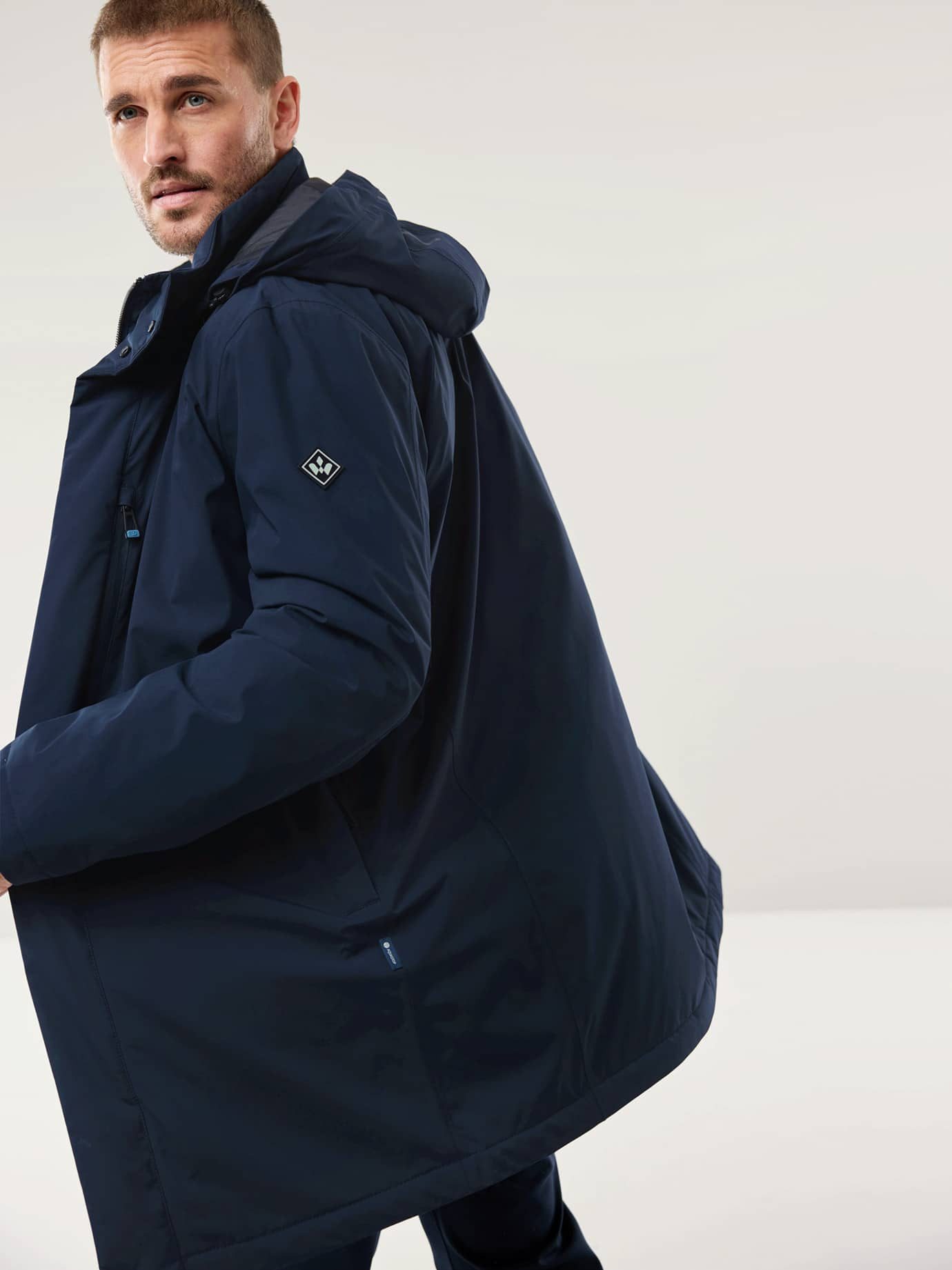 Walbusch Parka Herren Aquastop Daunen Hybrid Jacke mit Kapuze mit echter Daune, Knopfleiste sowie wasserdicht und atmungsaktiv – Bild 3 von 4
