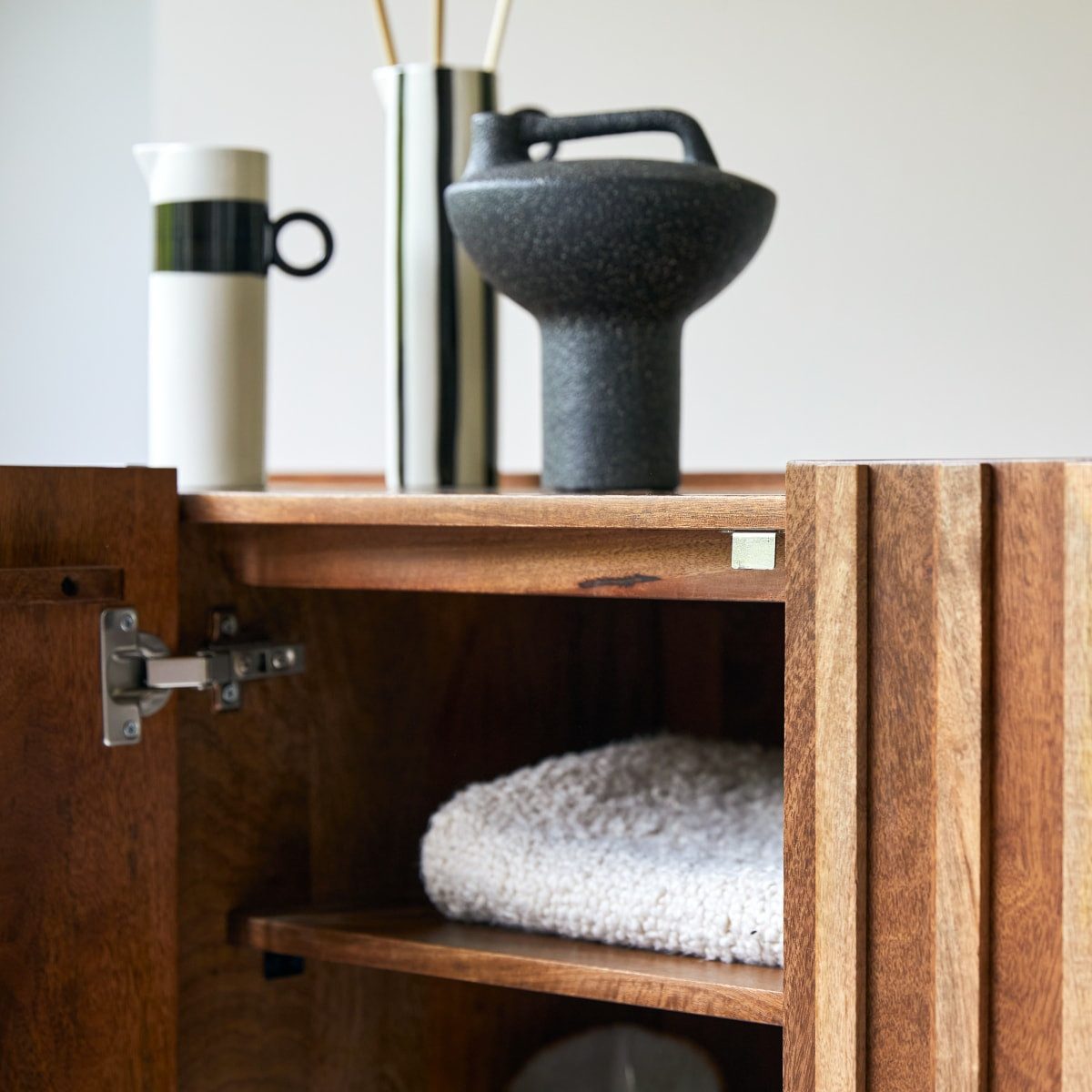 Tikamoon Sideboard Sideboard Milo aus Mangoholz