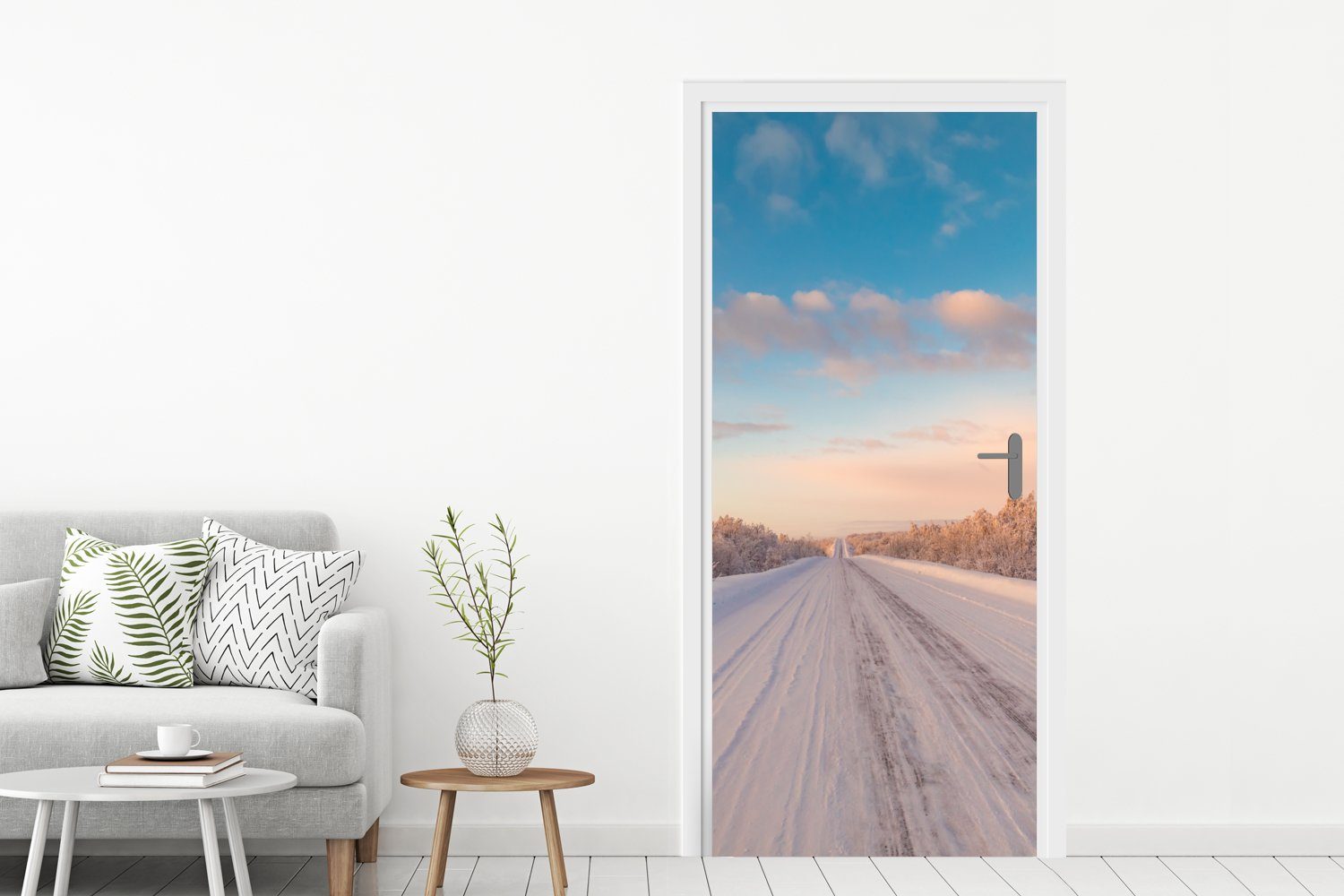 MuchoWow Türtapete Finnland Verschneite Sonnenaufgang, Tür, 75x205 bedruckt, (1 Türaufkleber, cm für St), Matt, in bei Straße Fototapete