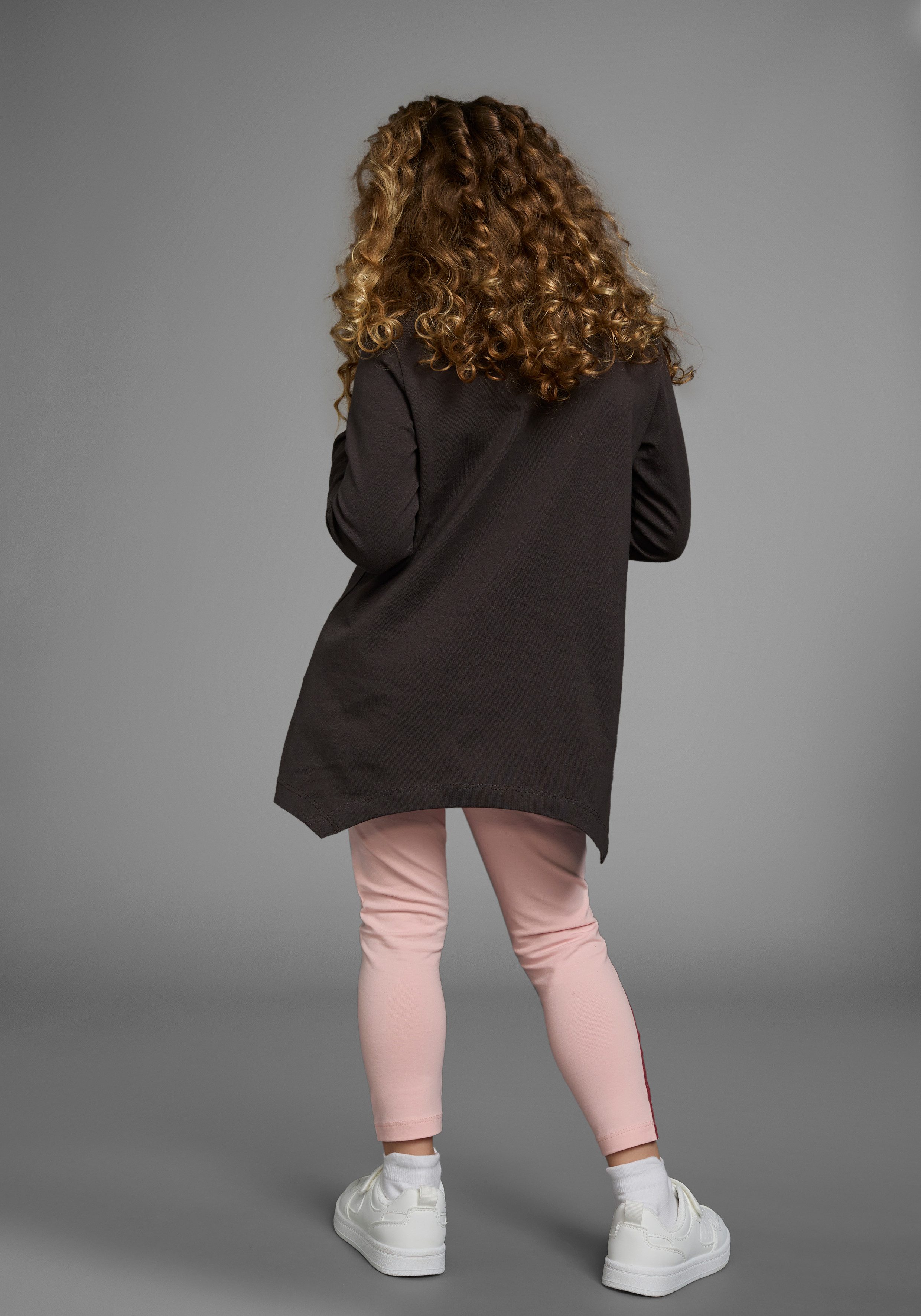 KIDSWORLD Langarmshirt & Leggings 2tlg. Set Shirt + Leggings mit Glitzerdetails (Set, 2-tlg., 2) niedlicher Schmetterling für kleine Mädchen