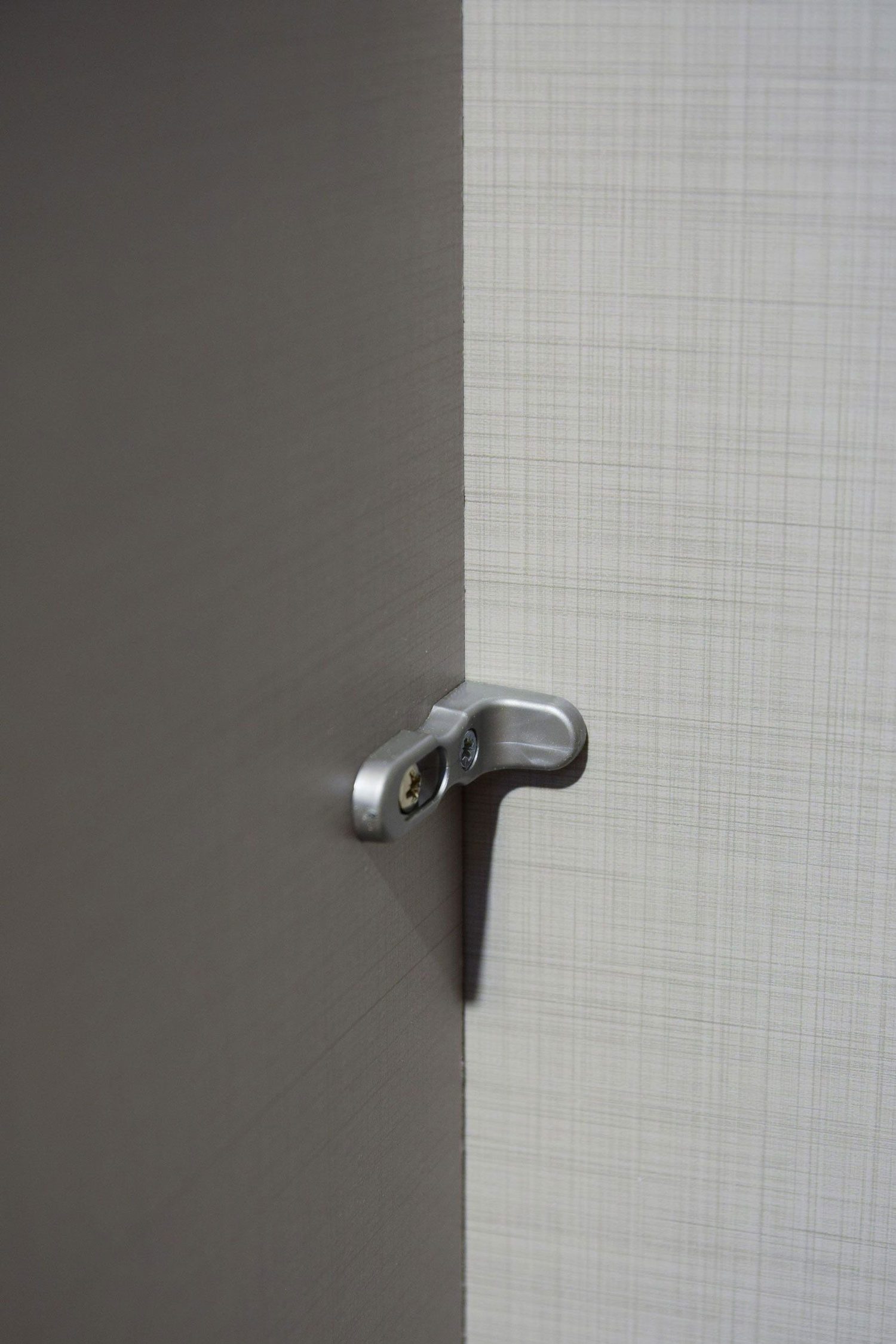 Wimex Schwebetürenschrank Bamberg (2 Türen, 3 Schubladen, 5 Holzböden, 1 Kleiderstange, 1-St., moderne Optik, Grifleisten aus Metall) 180x65x198cm weiß Flagstaff Eiche Spiegel