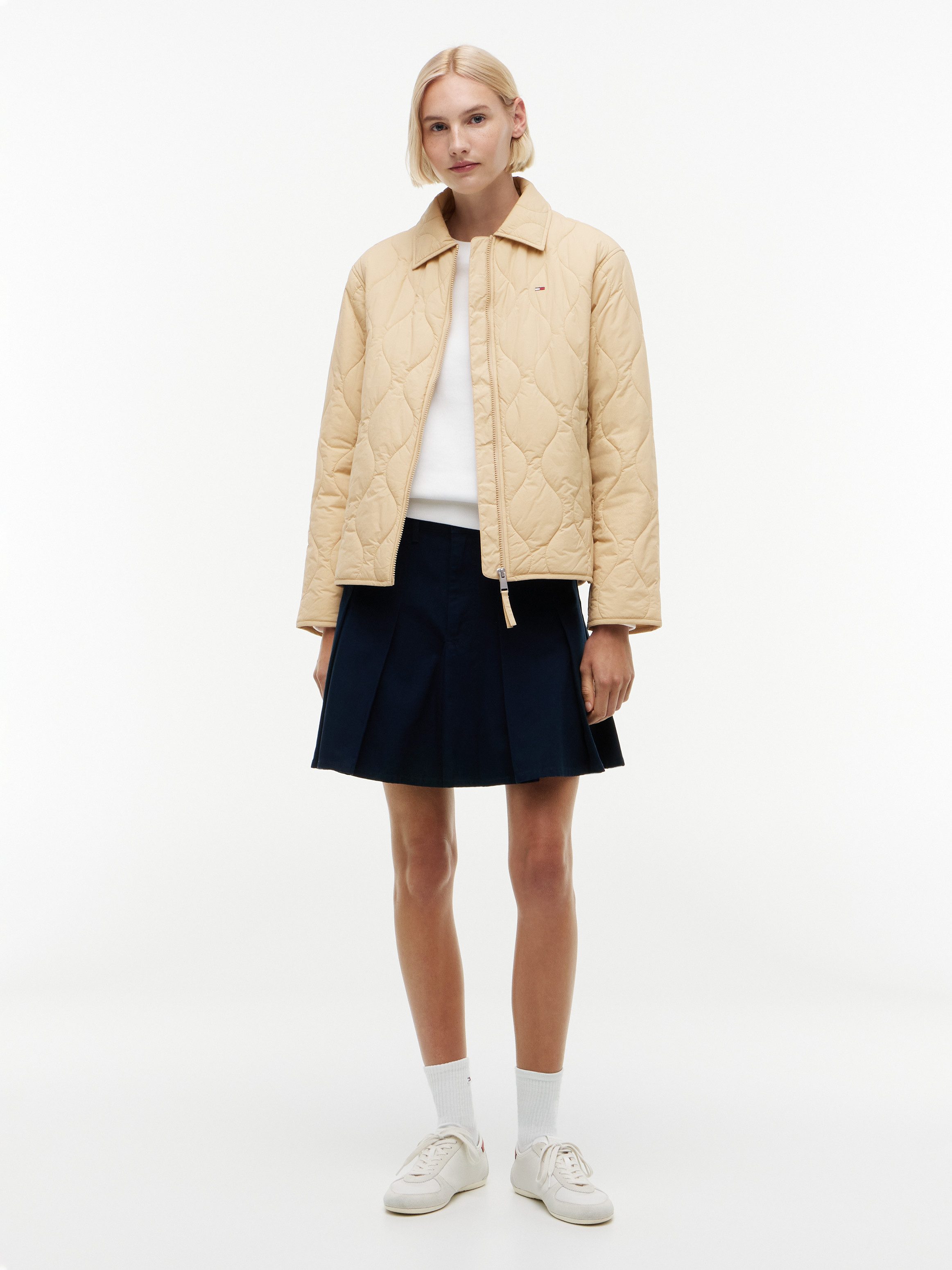 Tommy Jeans Steppjacke TJW COACH COLLAR QUILTED JACKET Kunstfaser, Flag-Stickerei