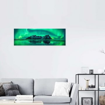 Posterlounge Poster Panoramic Images, Reflexion des grünen Polarlichts im Meer, Island, Fotografie