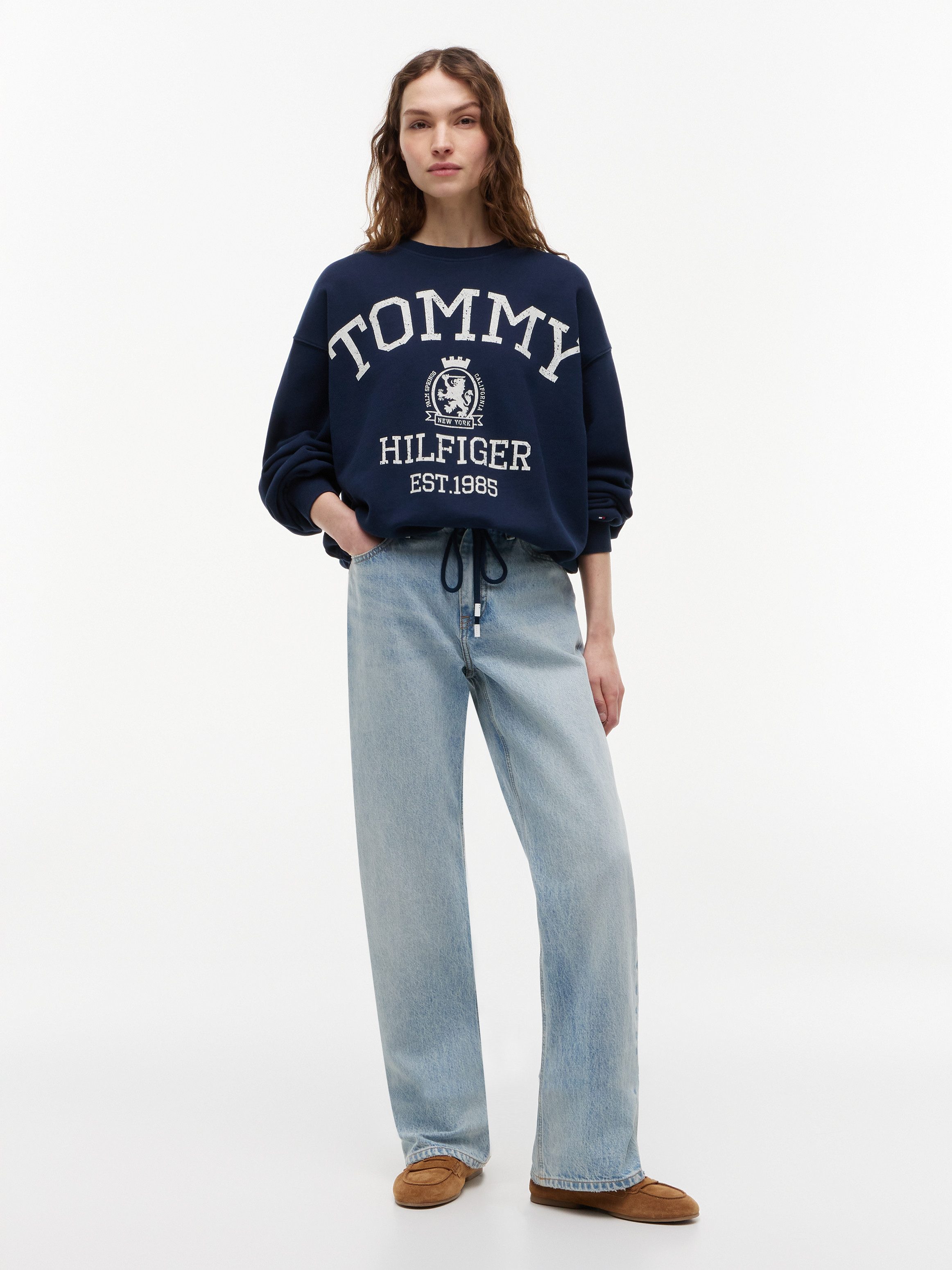 Tommy Hilfiger Sweatshirt VARSITY CREST MDRN SWEATSHIRT Baumwolle, Logo Frontdruck – Bild 4 von 5