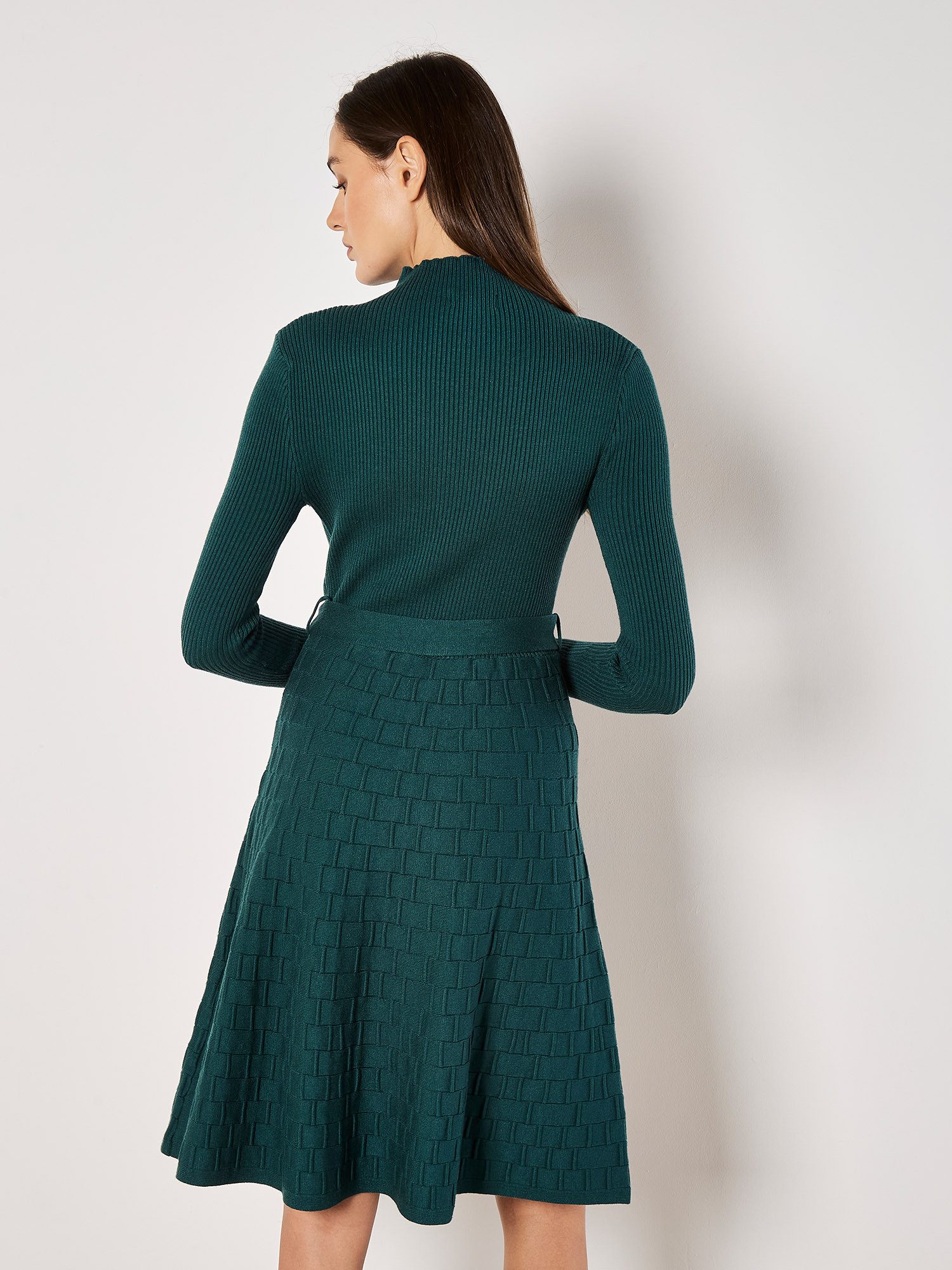 Apricot Strickkleid Hochgeschlossenes Strickkleid (2-tlg., mit Bindegürtel) in Rippoptik