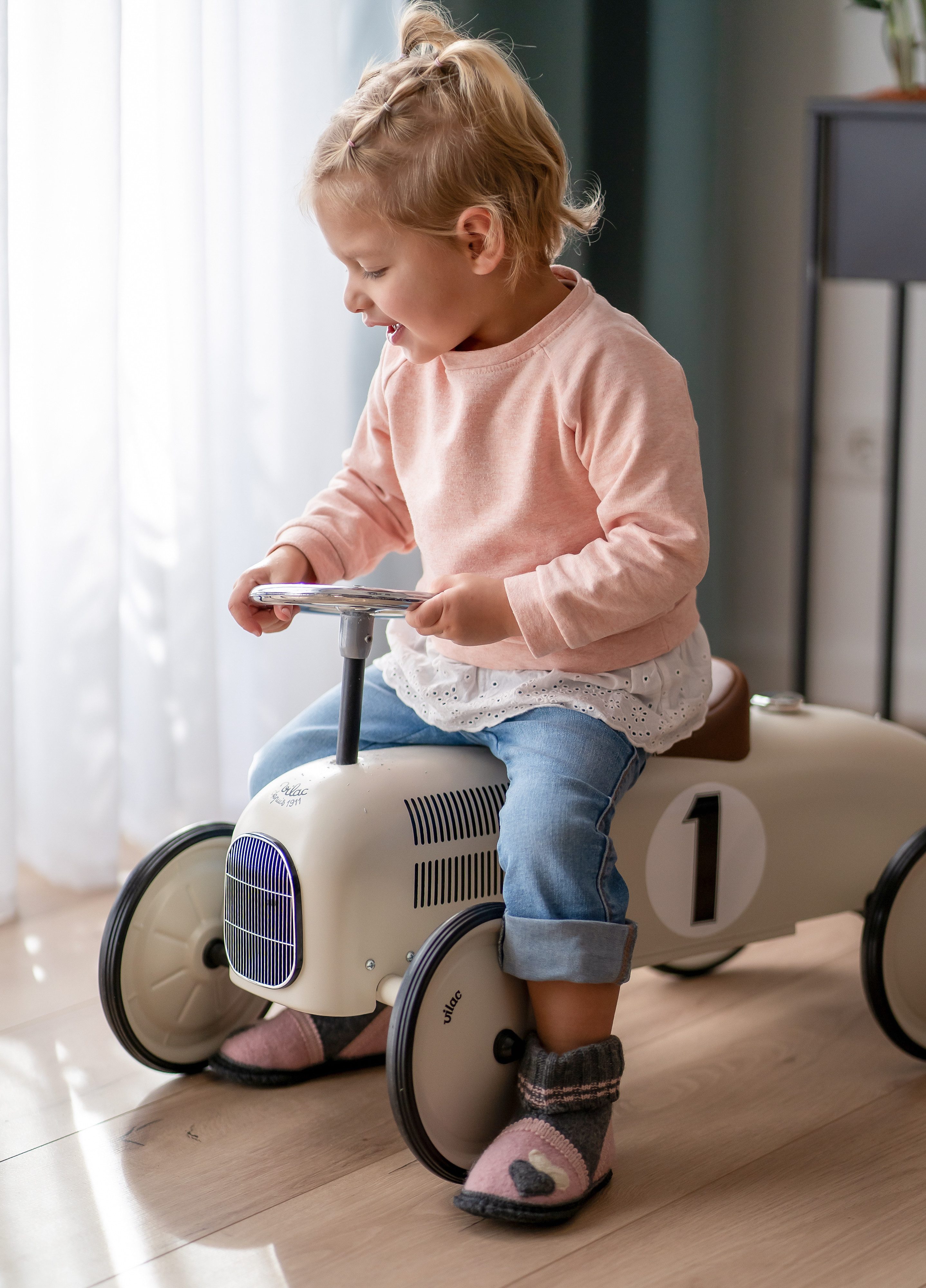 Beck Hüttenschuh Little Hearts Hüttenschuhe (aus Österreich, für Kita, Schule und Zuhause geeignet) sehr warm, rutschfeste Sohle, 100% atmungsaktive Schurwolle